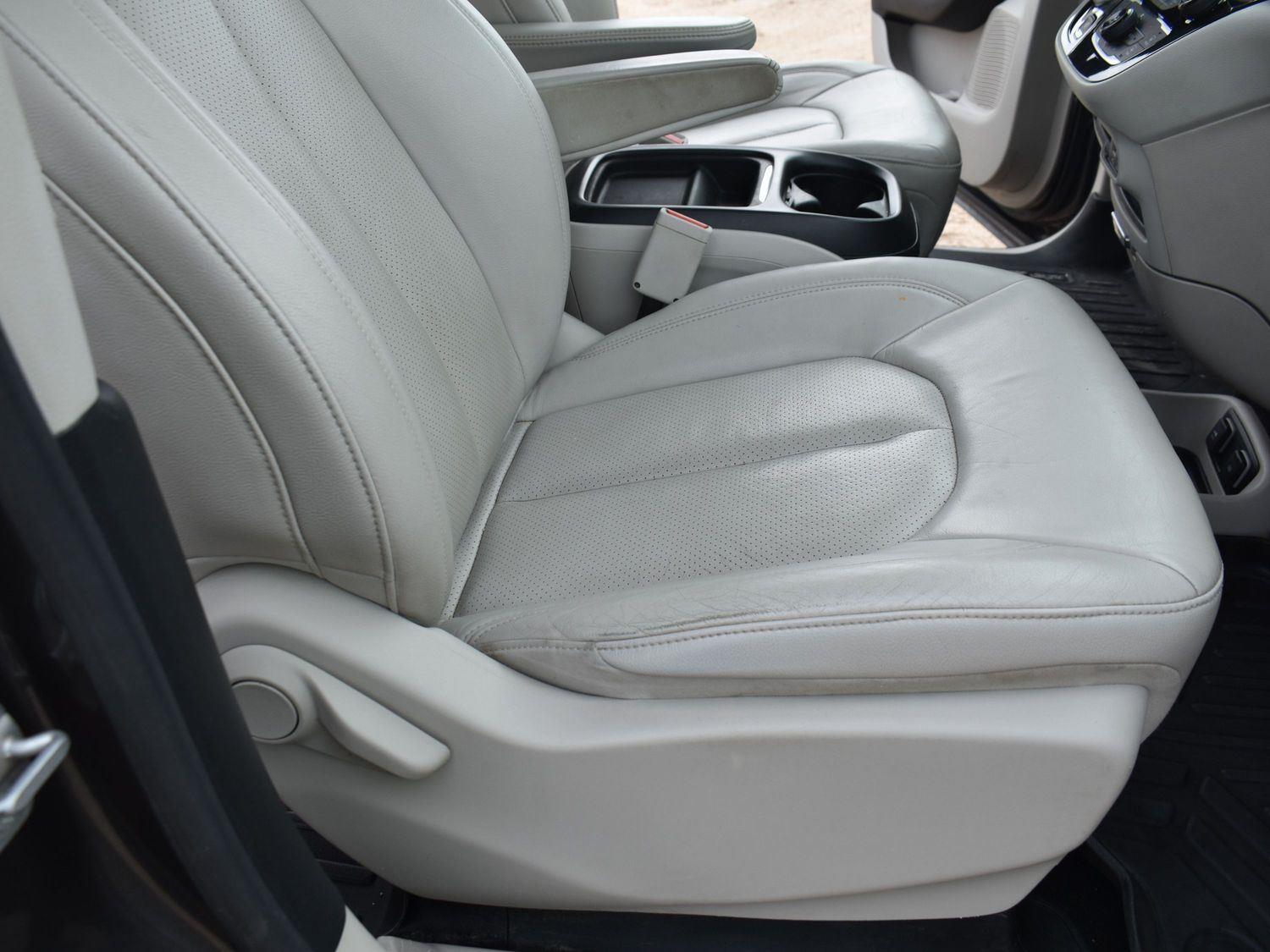 Used 2018 Chrysler Pacifica Touring L Minivans for sale in Grand Island NE