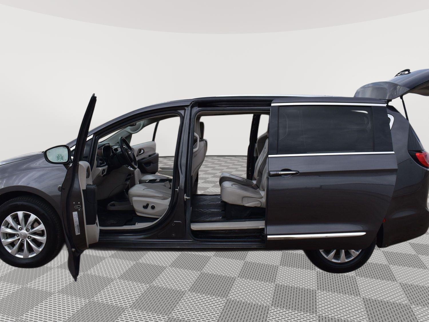 Used 2018 Chrysler Pacifica Touring L Minivans for sale in Grand Island NE