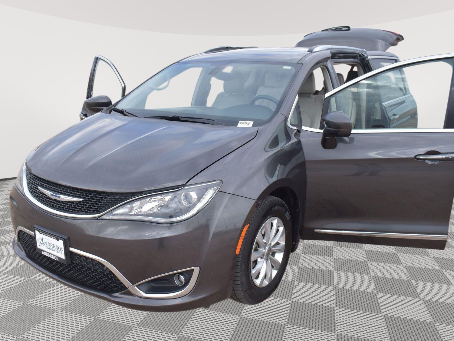 Used 2018 Chrysler Pacifica Touring L Minivans for sale in Grand Island NE
