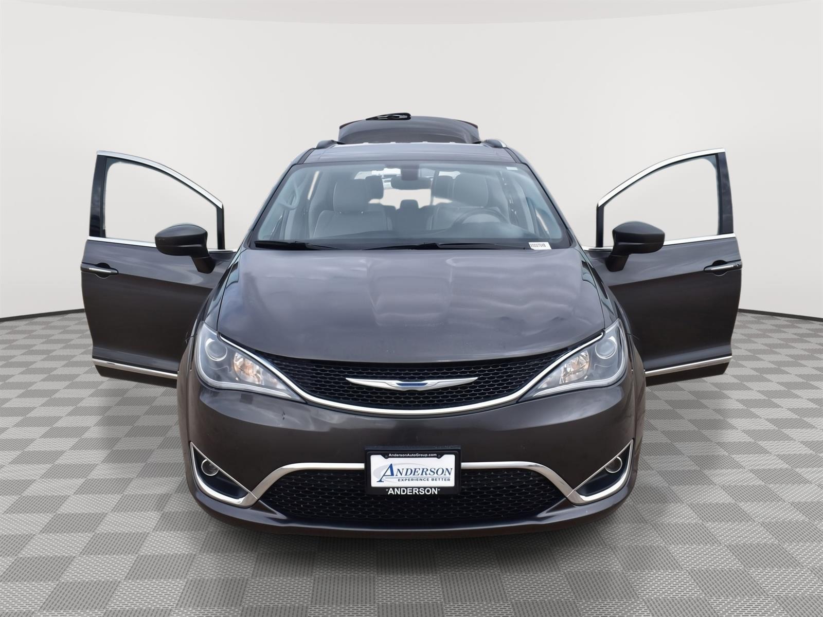 Used 2018 Chrysler Pacifica Touring L Minivans for sale in Grand Island NE