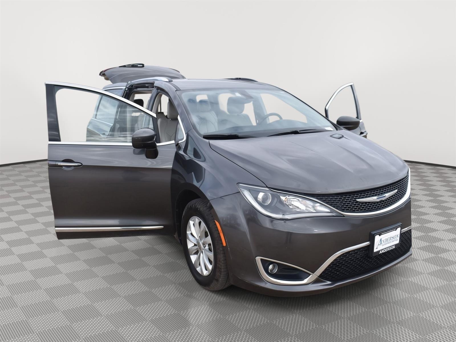 Used 2018 Chrysler Pacifica Touring L Minivans for sale in Grand Island NE