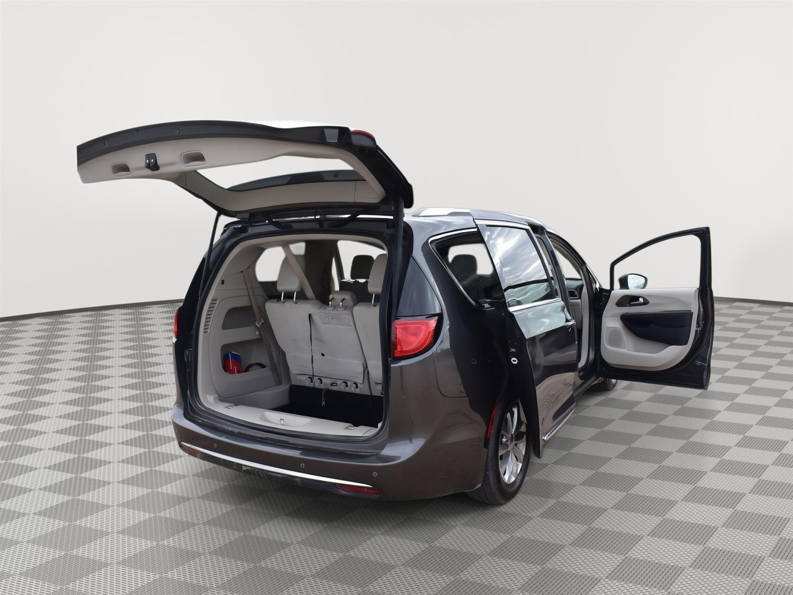 Used 2018 Chrysler Pacifica Touring L Minivans for sale in Grand Island NE