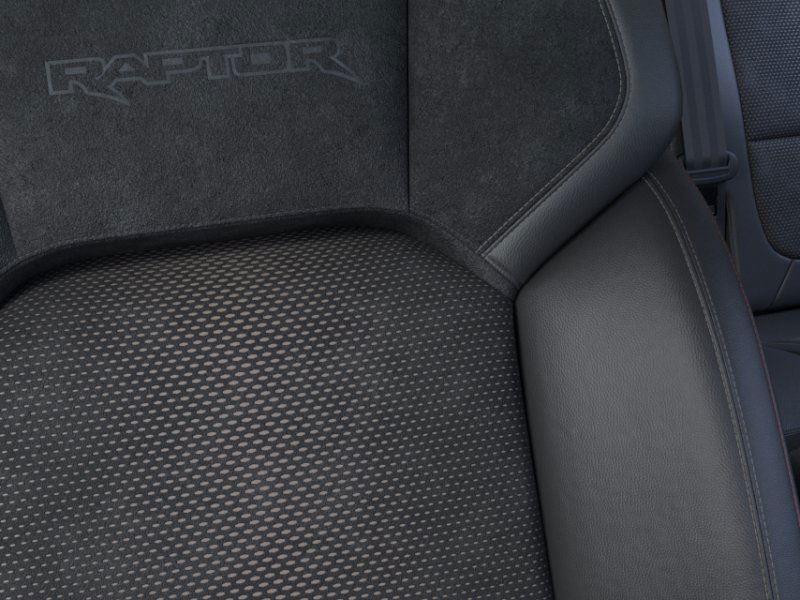 Vehicle photo 18