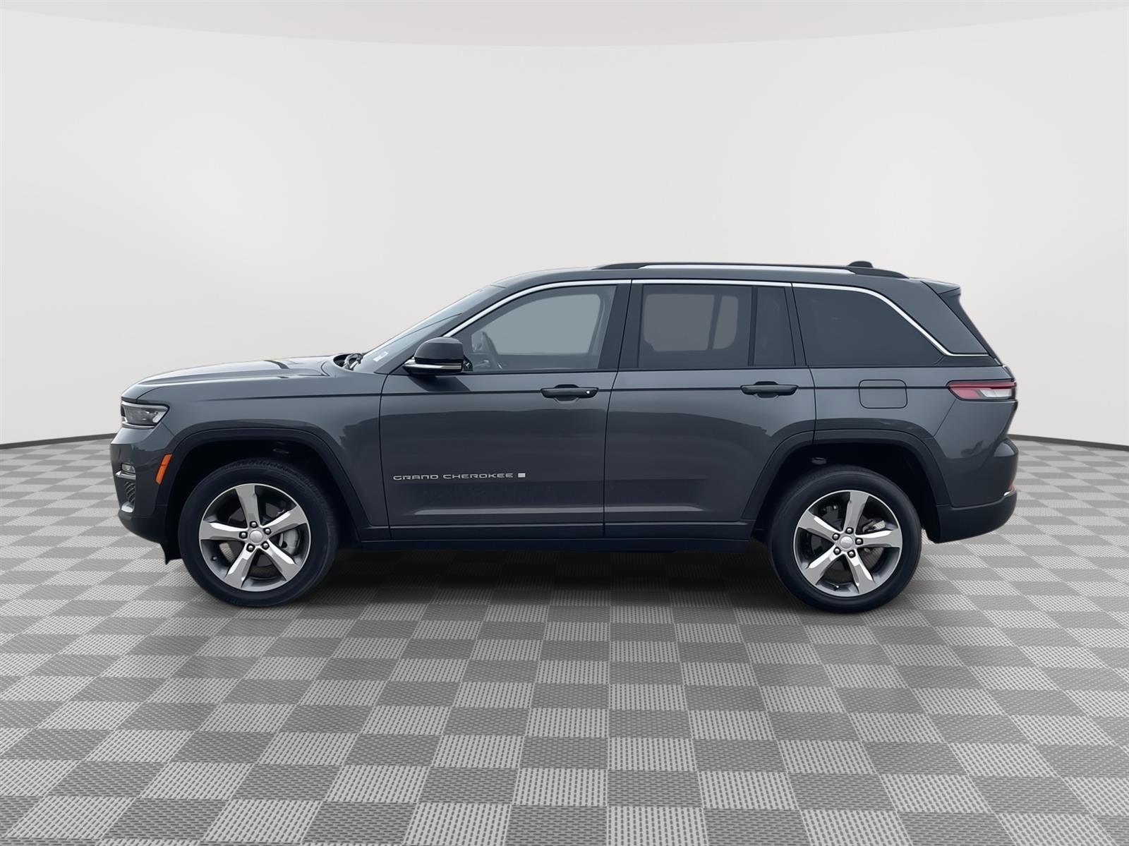Used 2022 Jeep Grand Cherokee Limited with VIN 1C4RJHBG2N8595536 for sale in Grand Island, NE