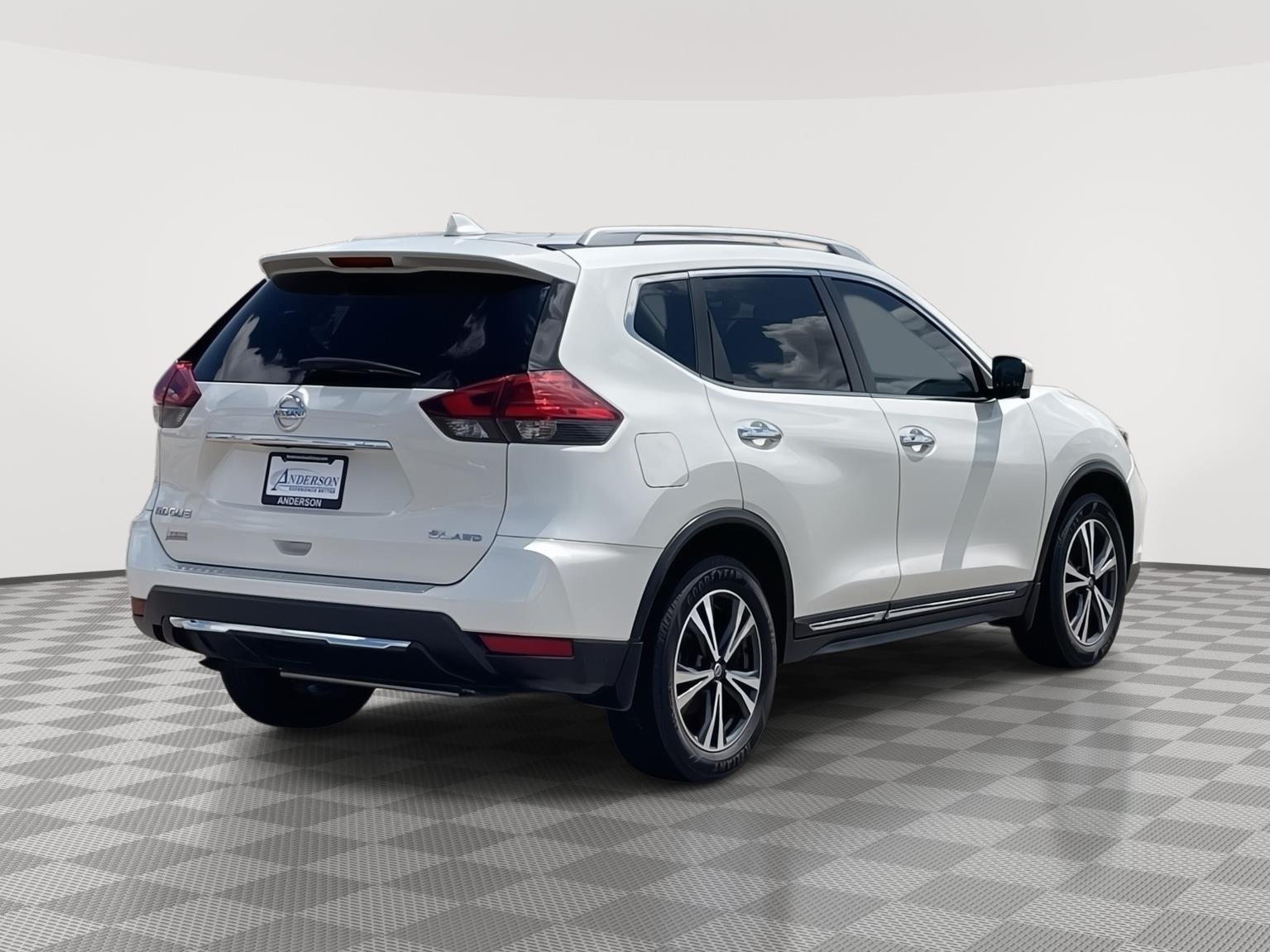 Used 2017 Nissan Rogue SL SUV for sale in Grand Island NE