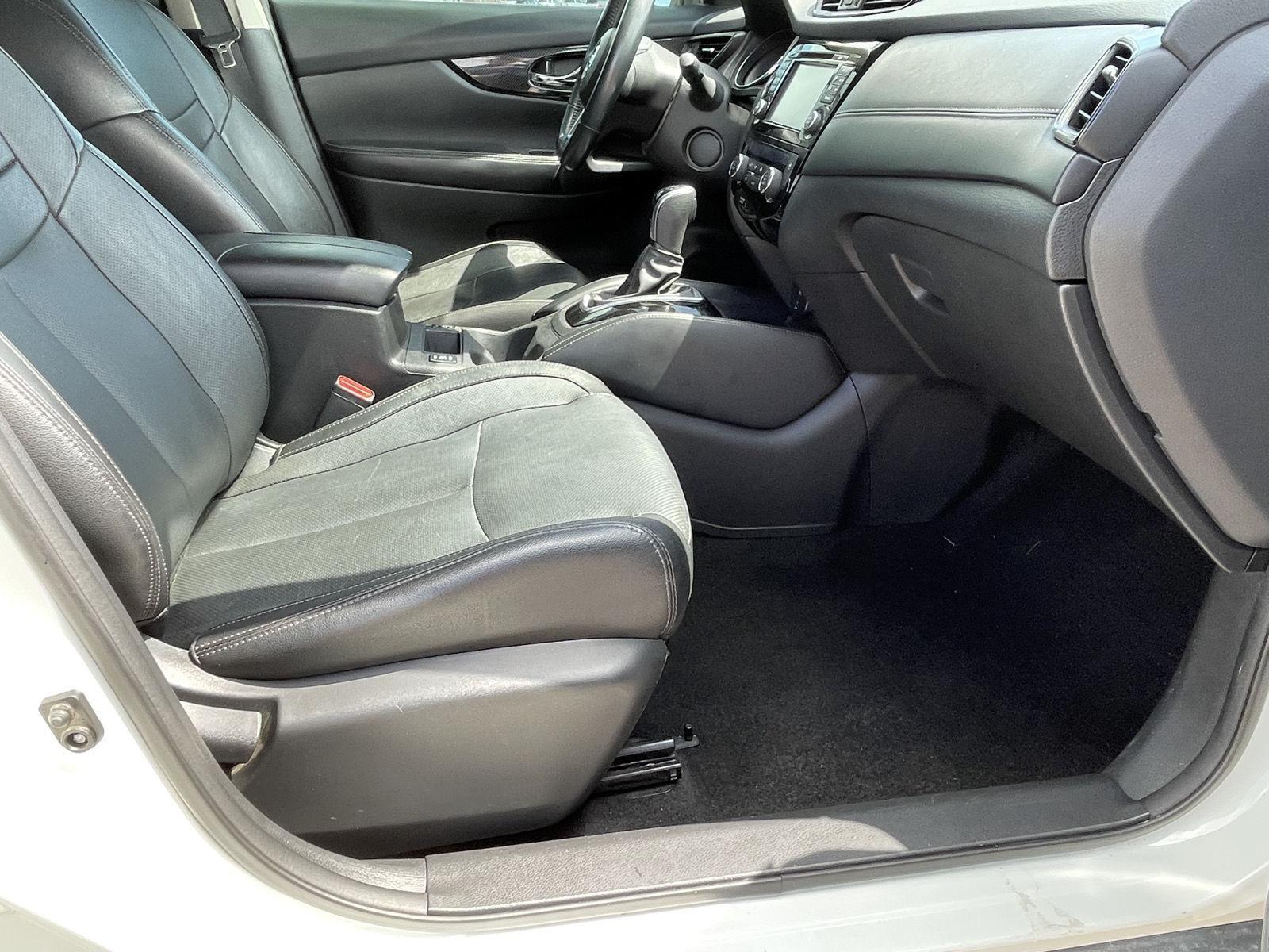 Used 2017 Nissan Rogue SL SUV for sale in Grand Island NE