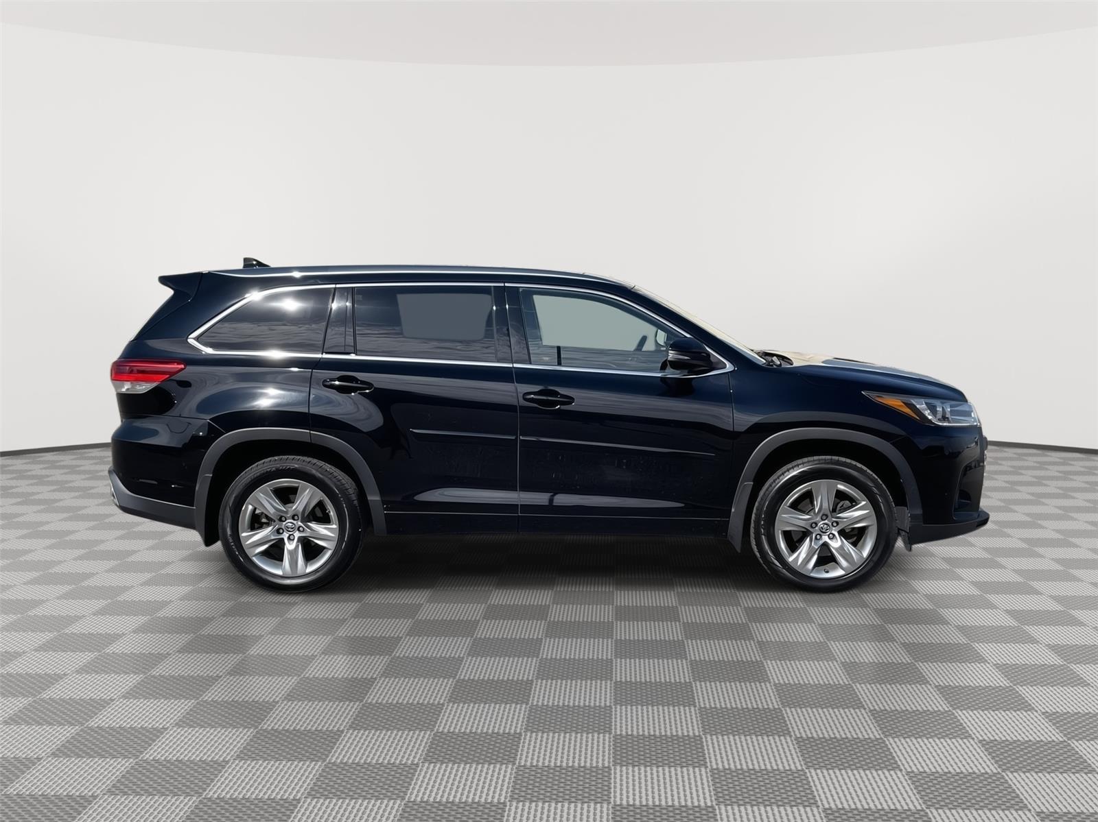 Used 2019 Toyota Highlander for sale in Grand Island NE