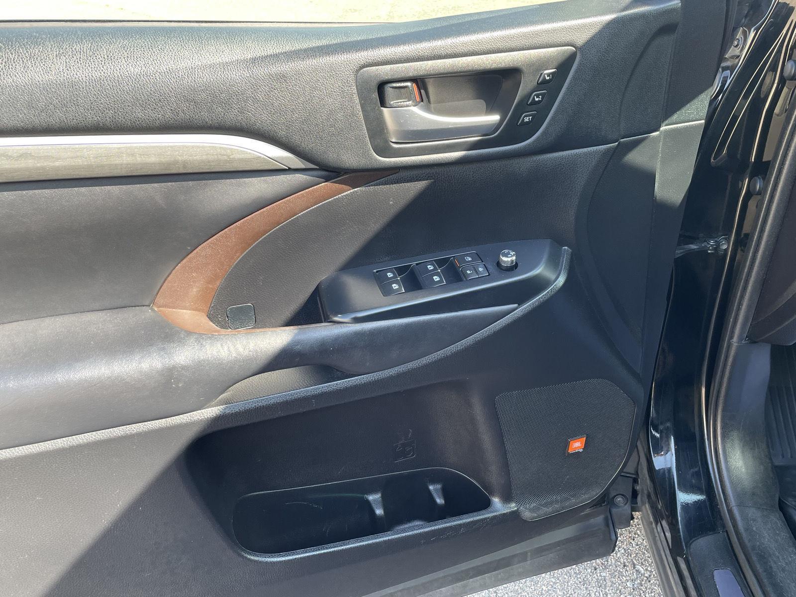 Used 2019 Toyota Highlander for sale in Grand Island NE