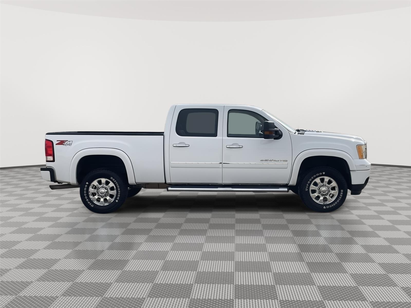 Used 2011 GMC Sierra 2500HD Denali Crew Cab Truck for sale in Grand Island NE