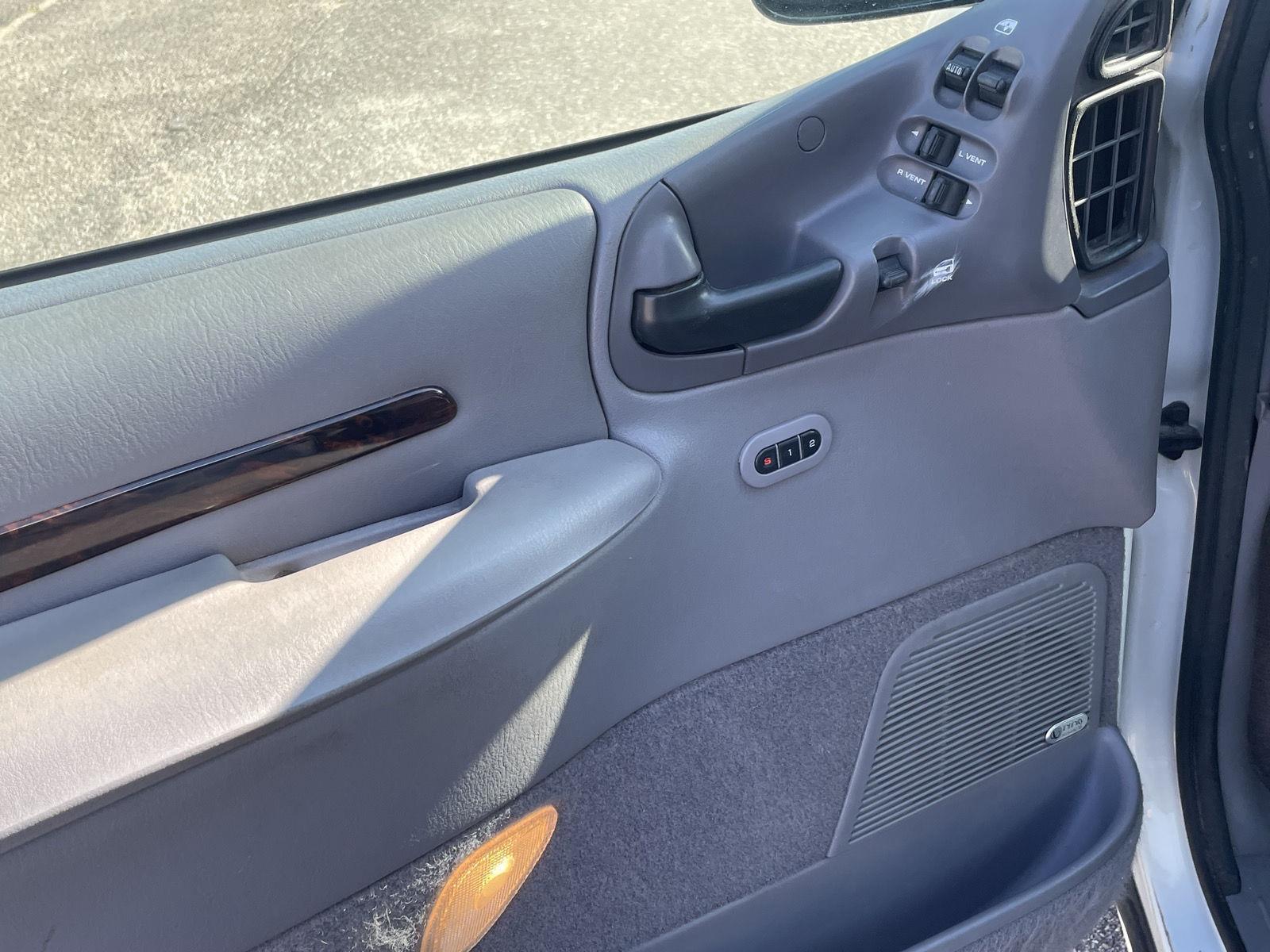 Used 1996 Chrysler Town and Country for sale in Grand Island NE