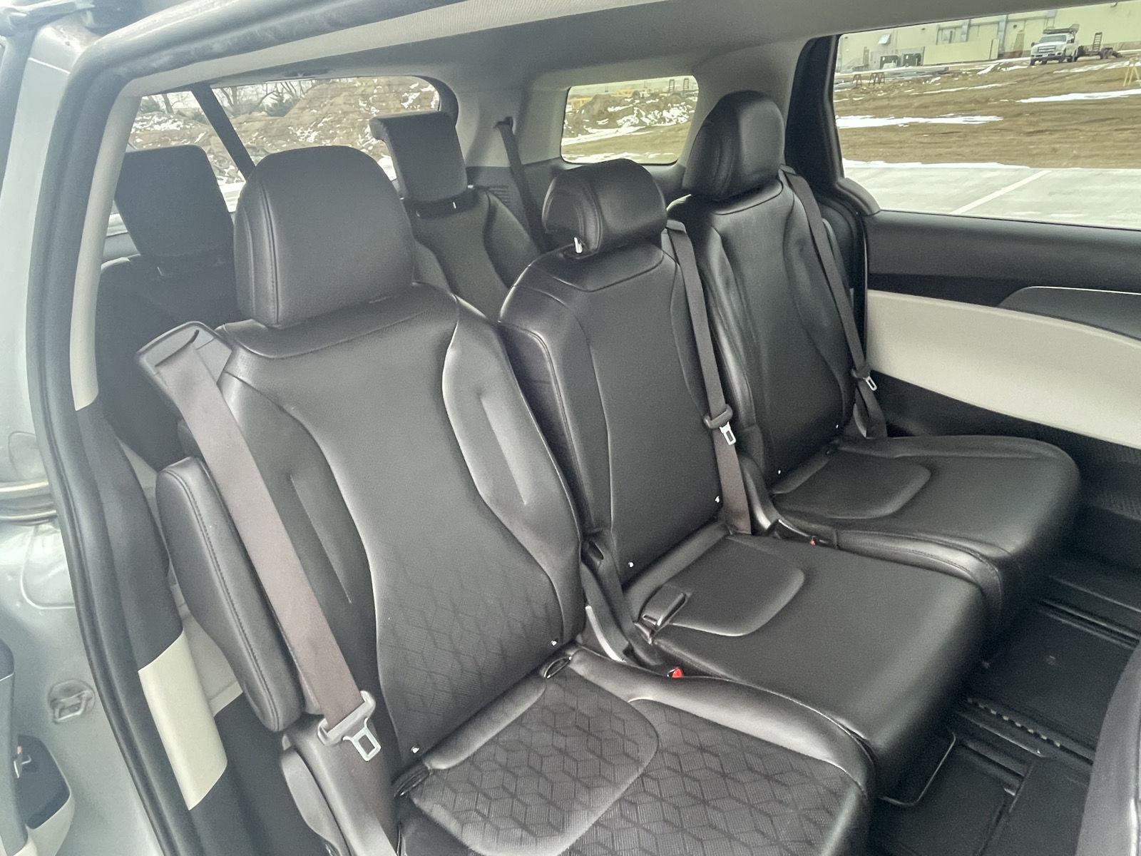 Pre-Owned 2022 Kia Carnival for sale in Grand Island NE