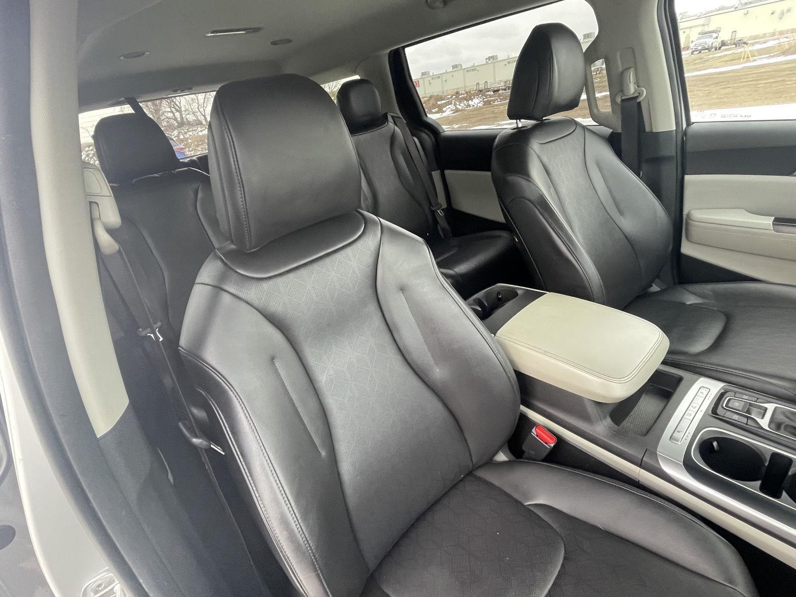 Pre-Owned 2022 Kia Carnival for sale in Grand Island NE