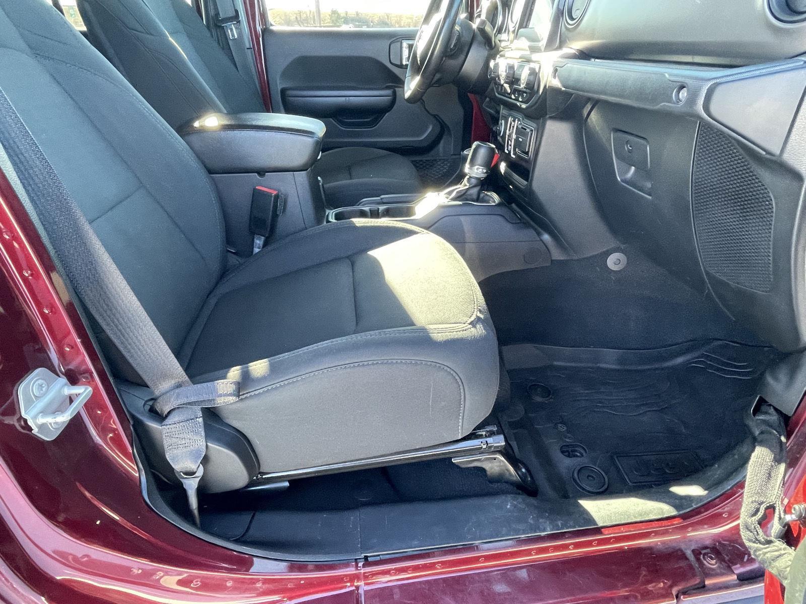 Vehicle photo 26