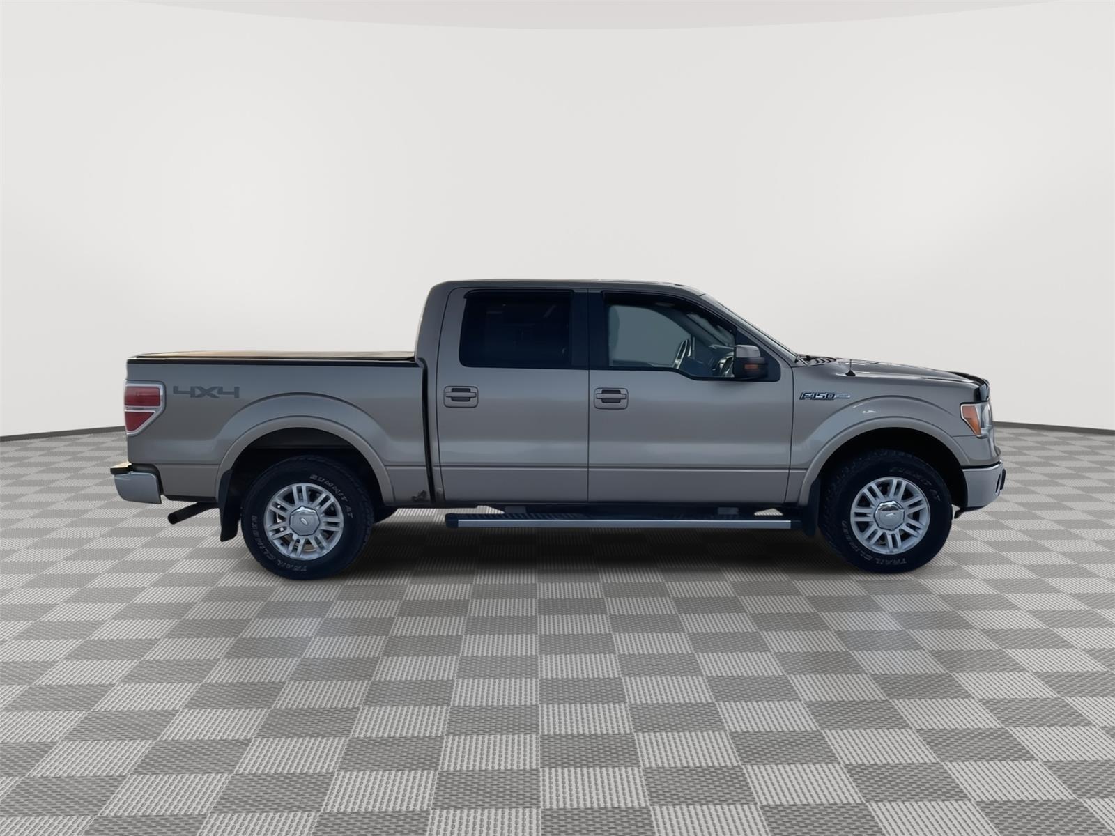 Vehicle photo 7