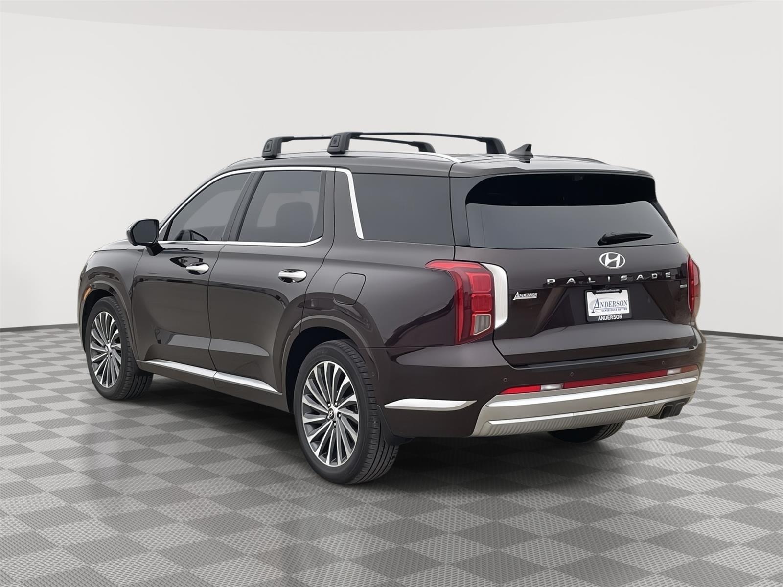 Vehicle photo 4