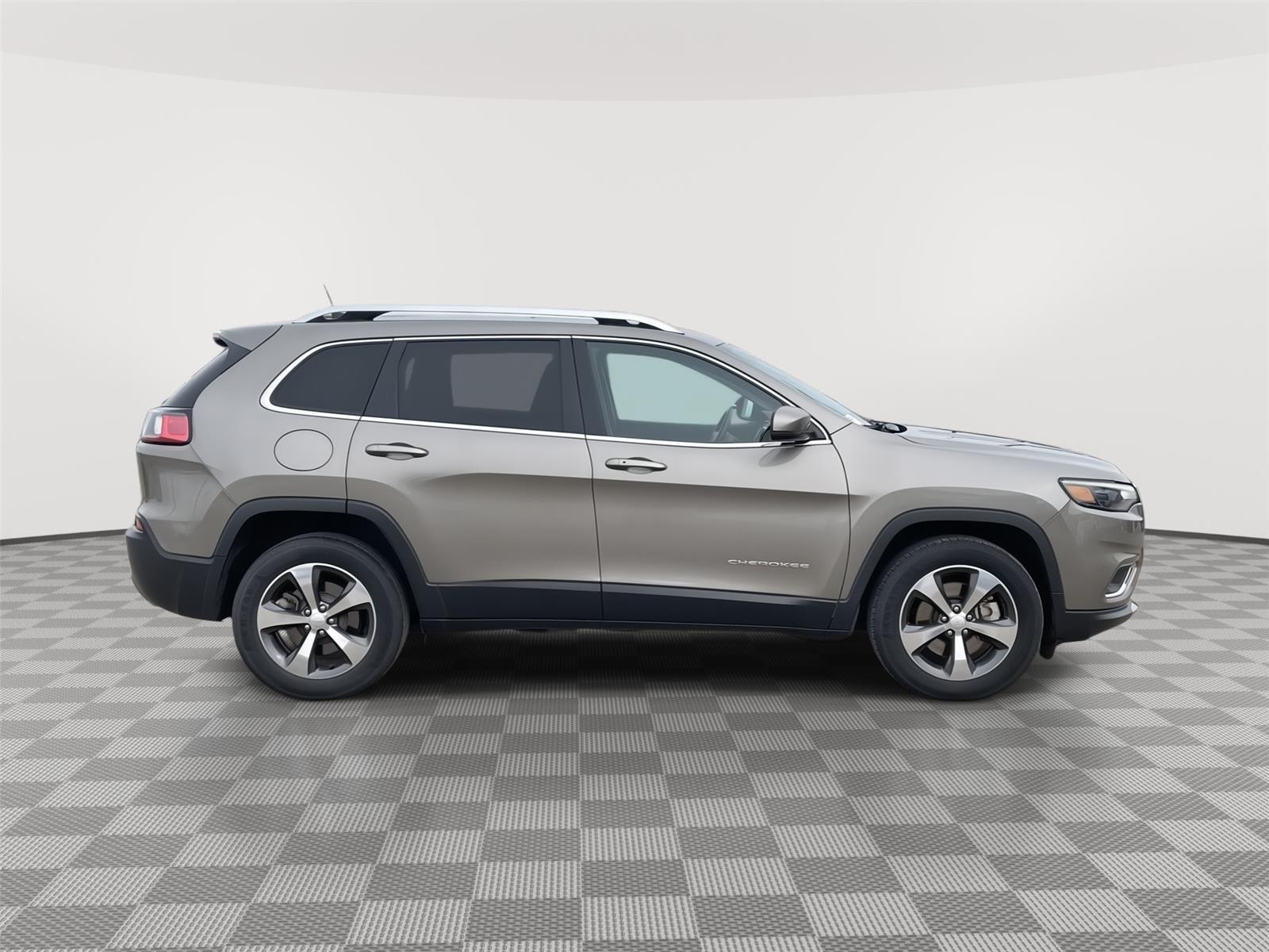 Used 2019 Jeep Cherokee for sale in Grand Island NE