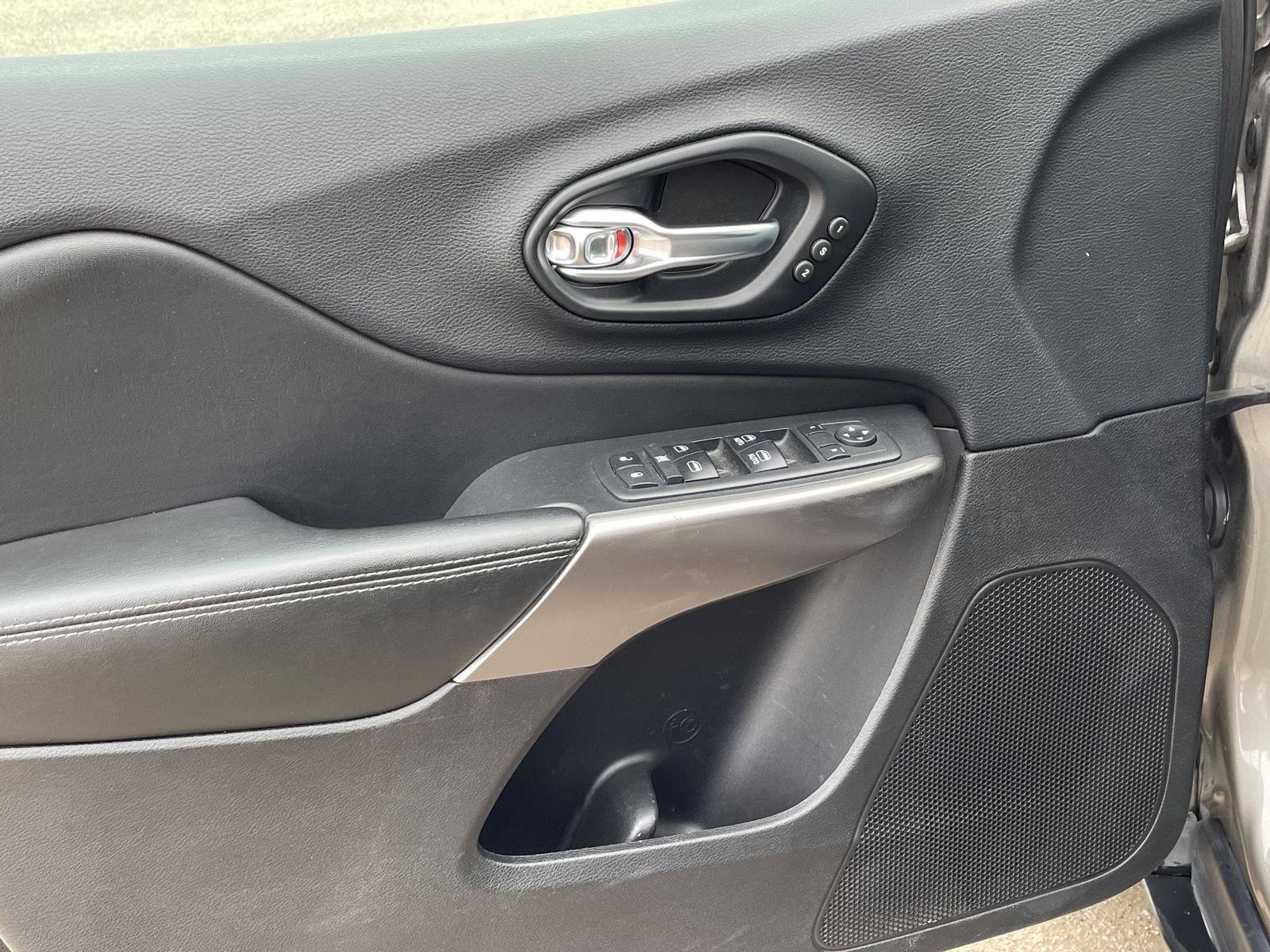 Used 2019 Jeep Cherokee for sale in Grand Island NE