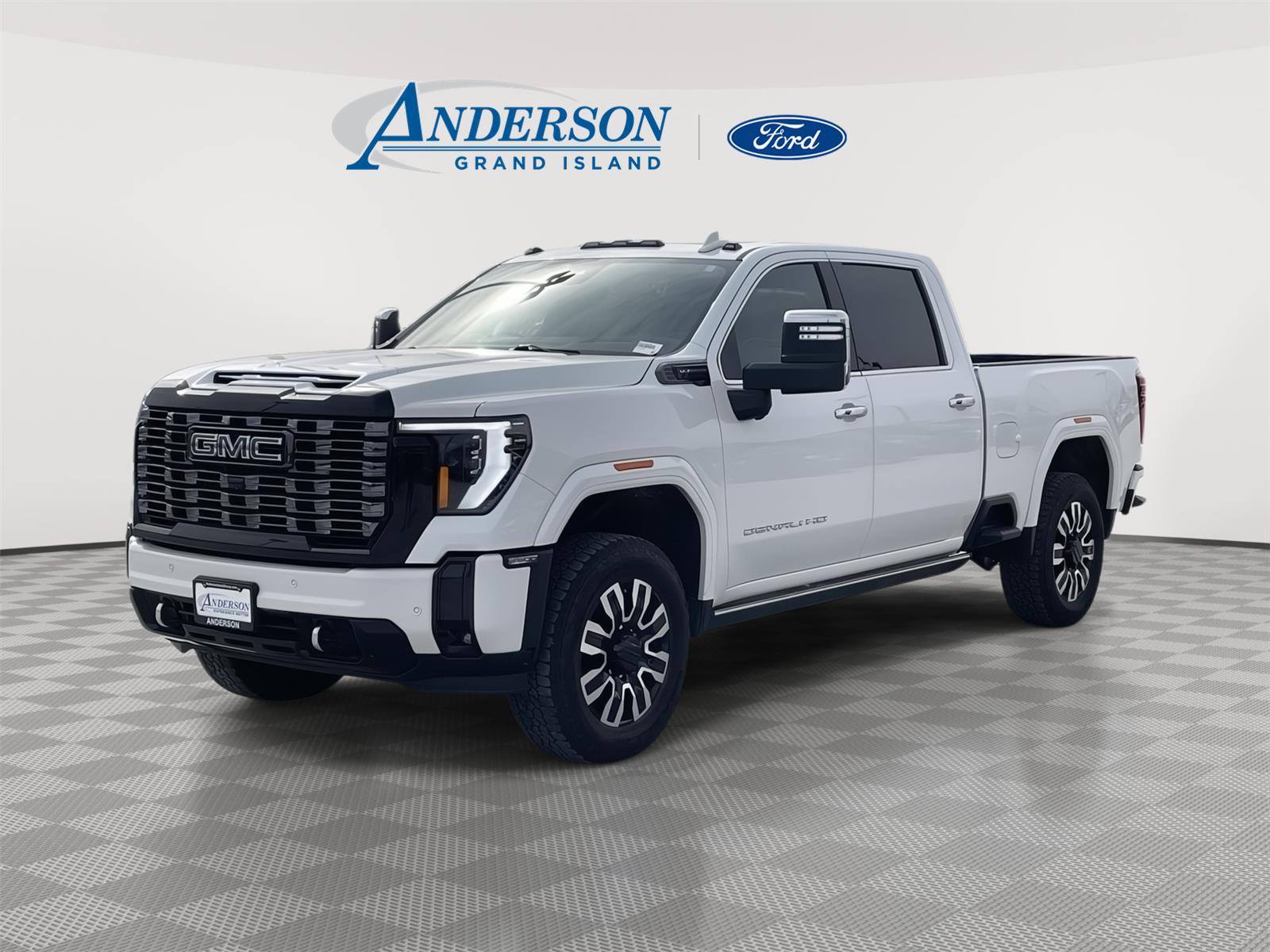 White Frost Tricoat 2025 GMC Sierra 2500HD Denali Ultimate Crew Cab 4WD Pickup Truck Four-Wheel Drive Automatic