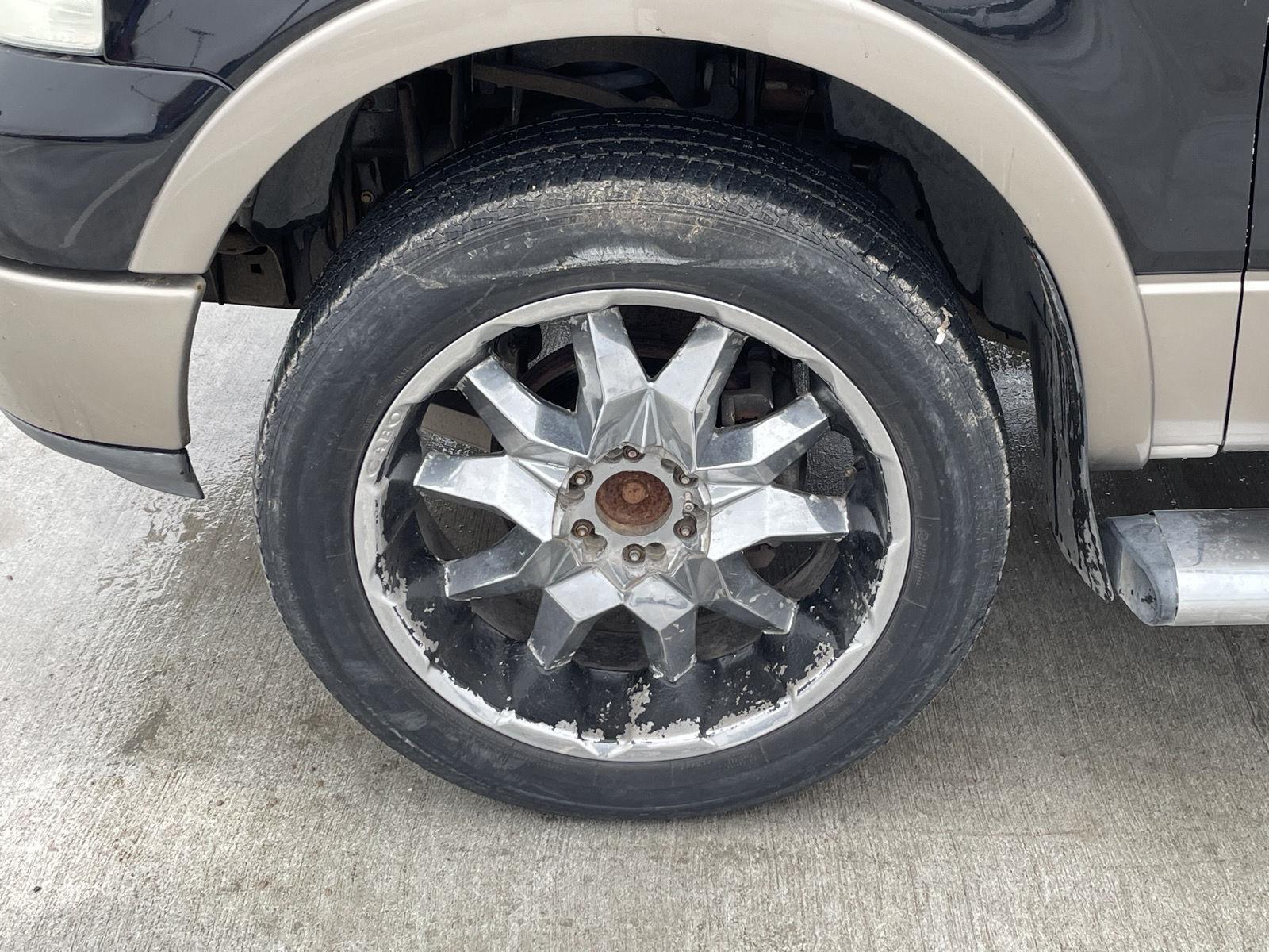 Vehicle photo 10