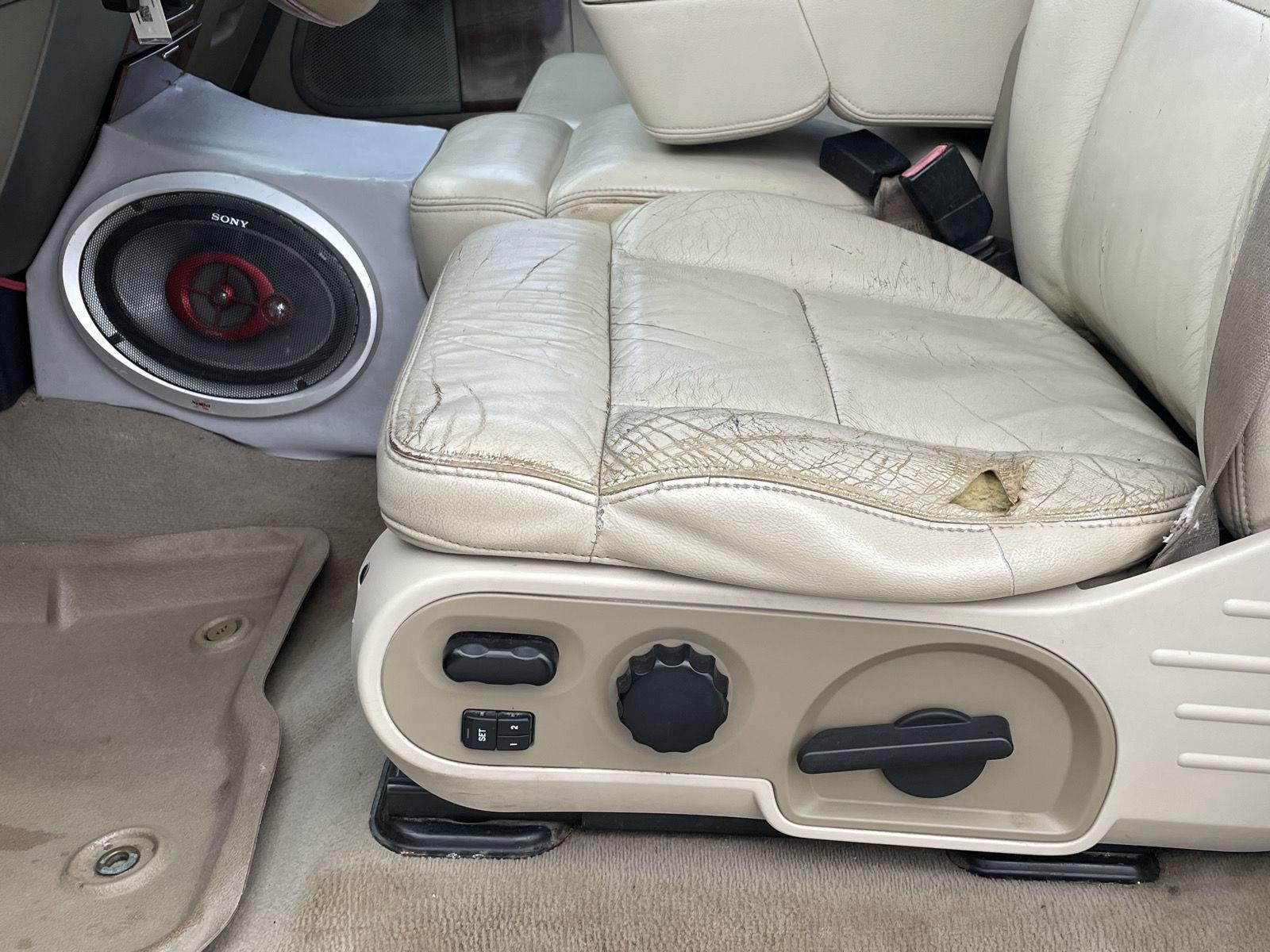 Vehicle photo 12