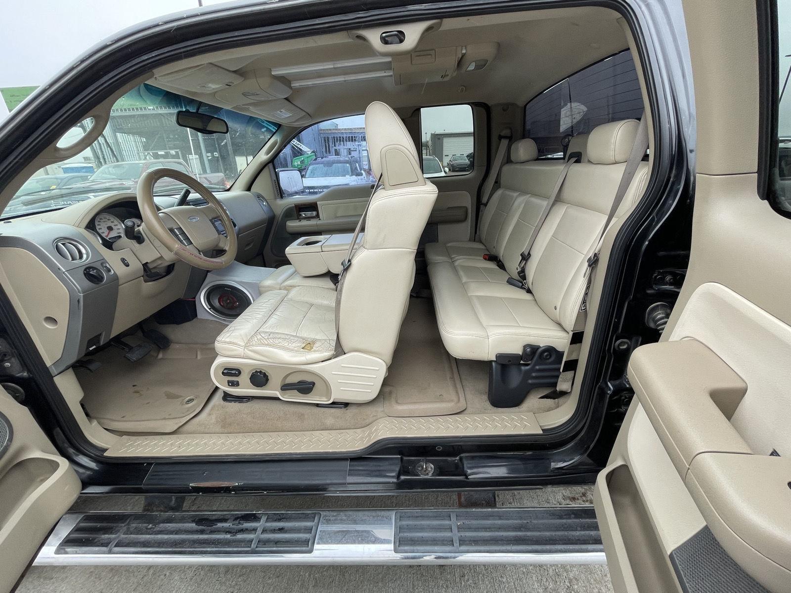 Vehicle photo 13