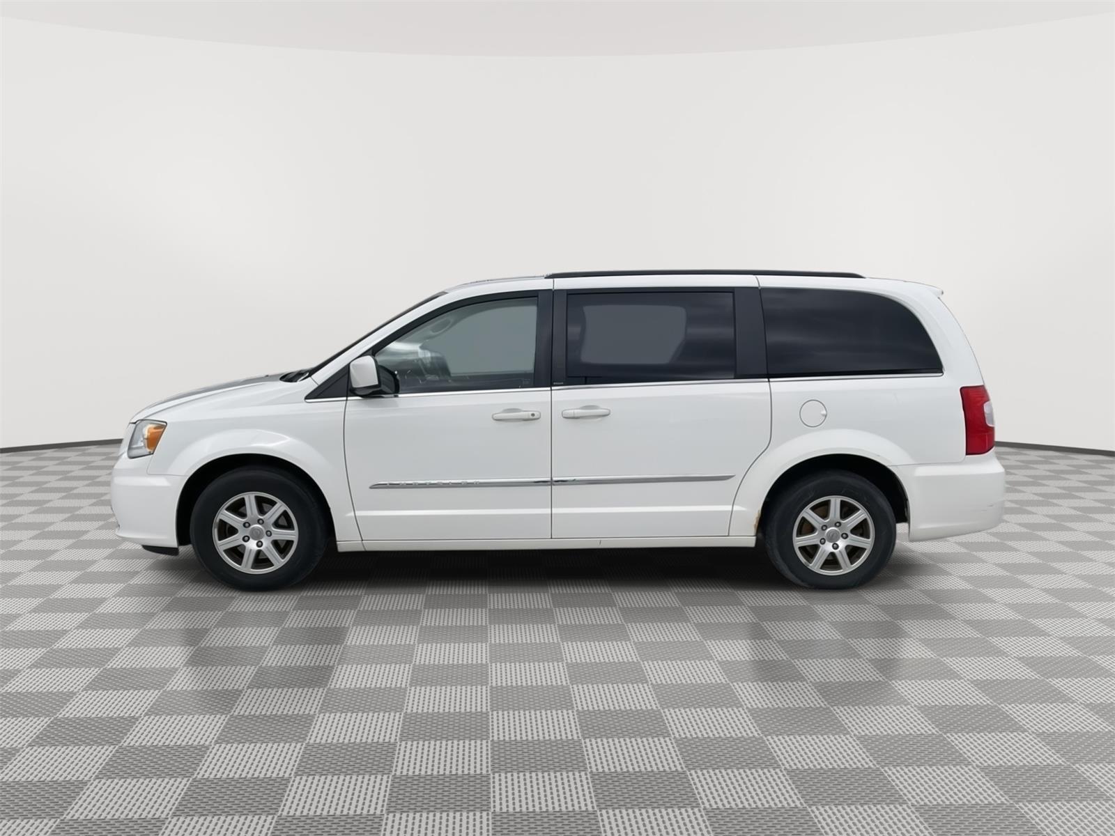 Used 2013 Chrysler Town and Country for sale in Grand Island NE