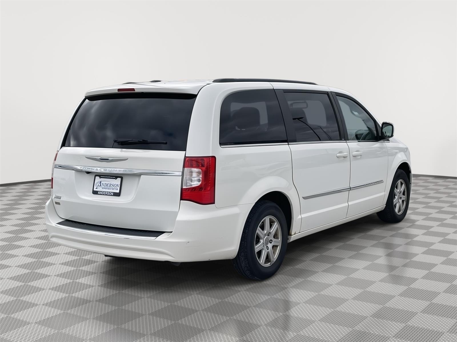 Used 2013 Chrysler Town and Country for sale in Grand Island NE