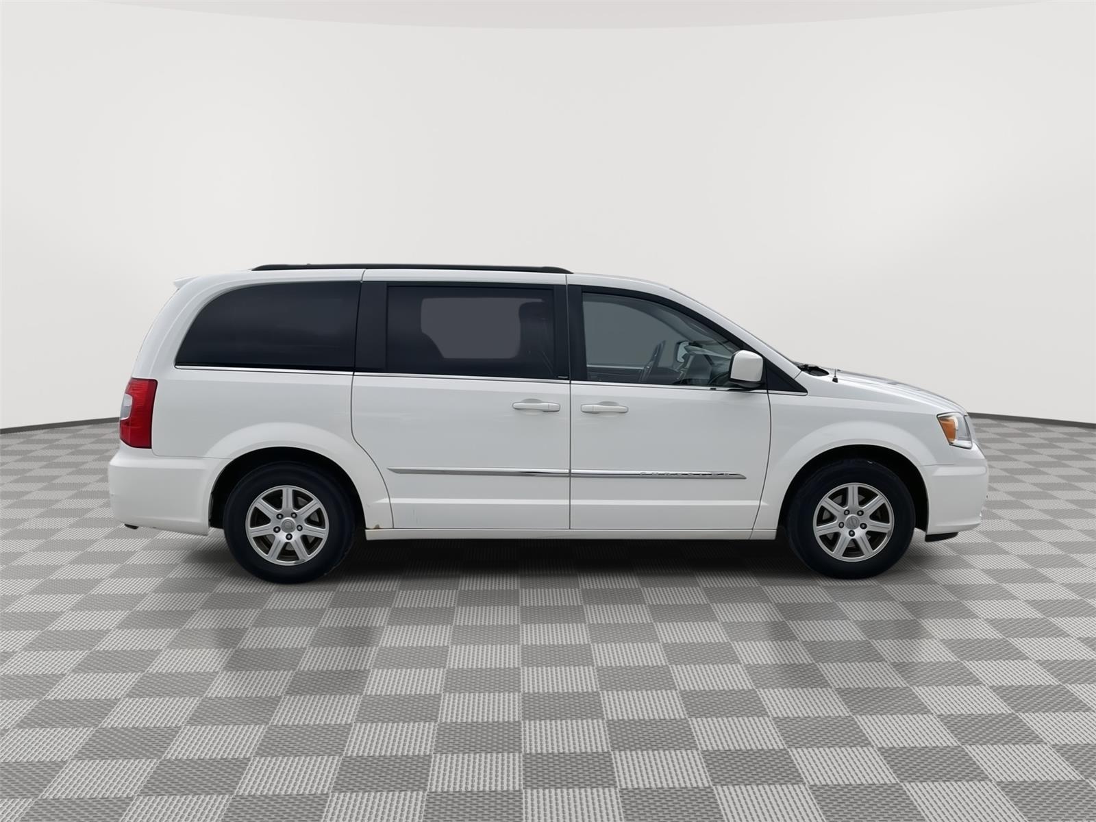 Used 2013 Chrysler Town and Country for sale in Grand Island NE