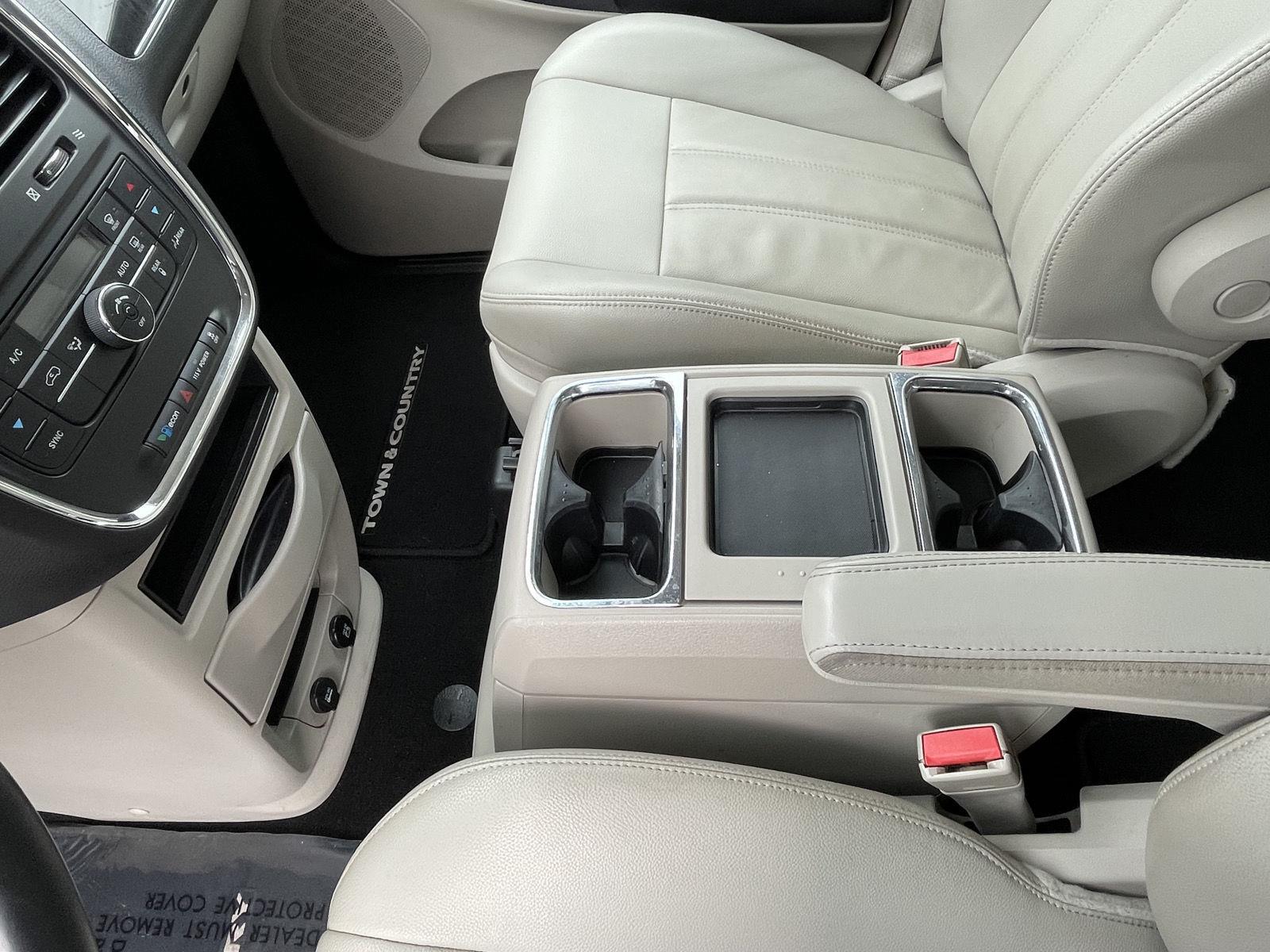 Used 2013 Chrysler Town and Country for sale in Grand Island NE