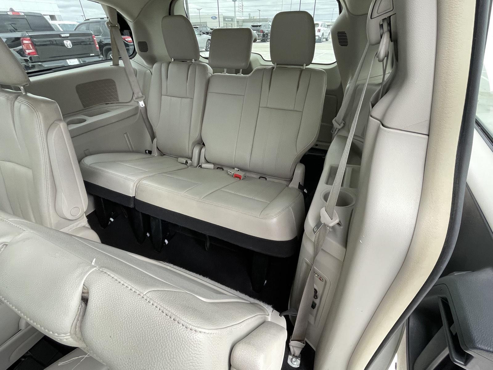 Used 2013 Chrysler Town and Country for sale in Grand Island NE