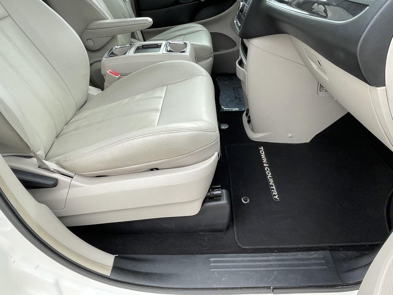 Used 2013 Chrysler Town and Country for sale in Grand Island NE