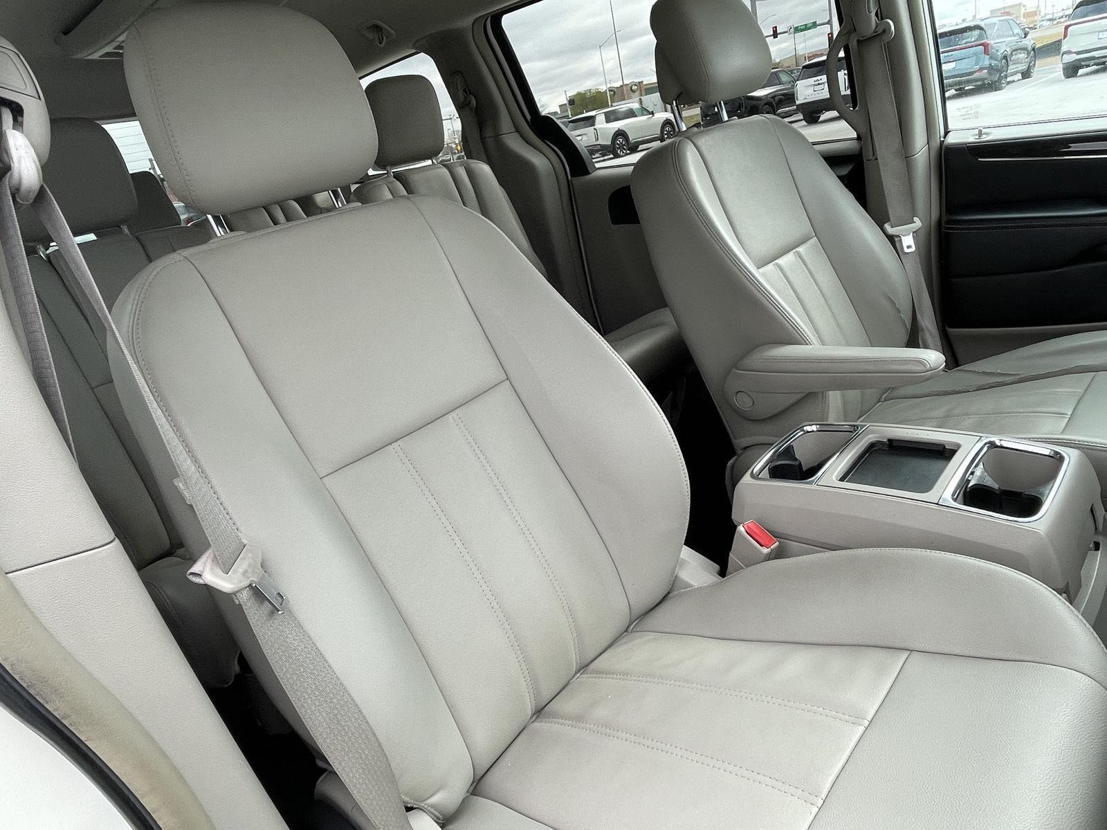 Used 2013 Chrysler Town and Country for sale in Grand Island NE