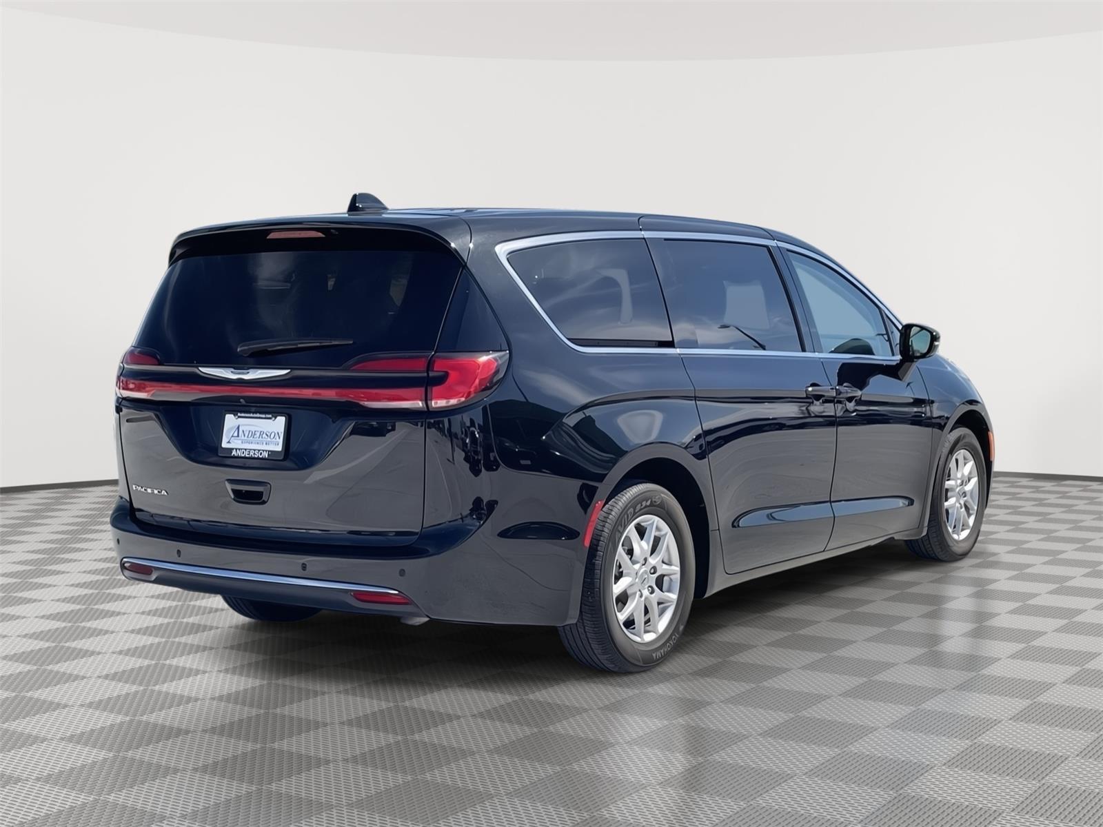 Used 2024 Chrysler Pacifica for sale in Grand Island NE