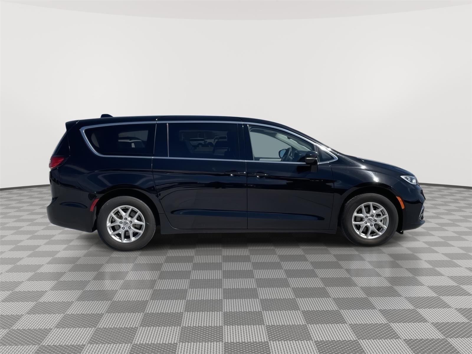 Used 2024 Chrysler Pacifica for sale in Grand Island NE