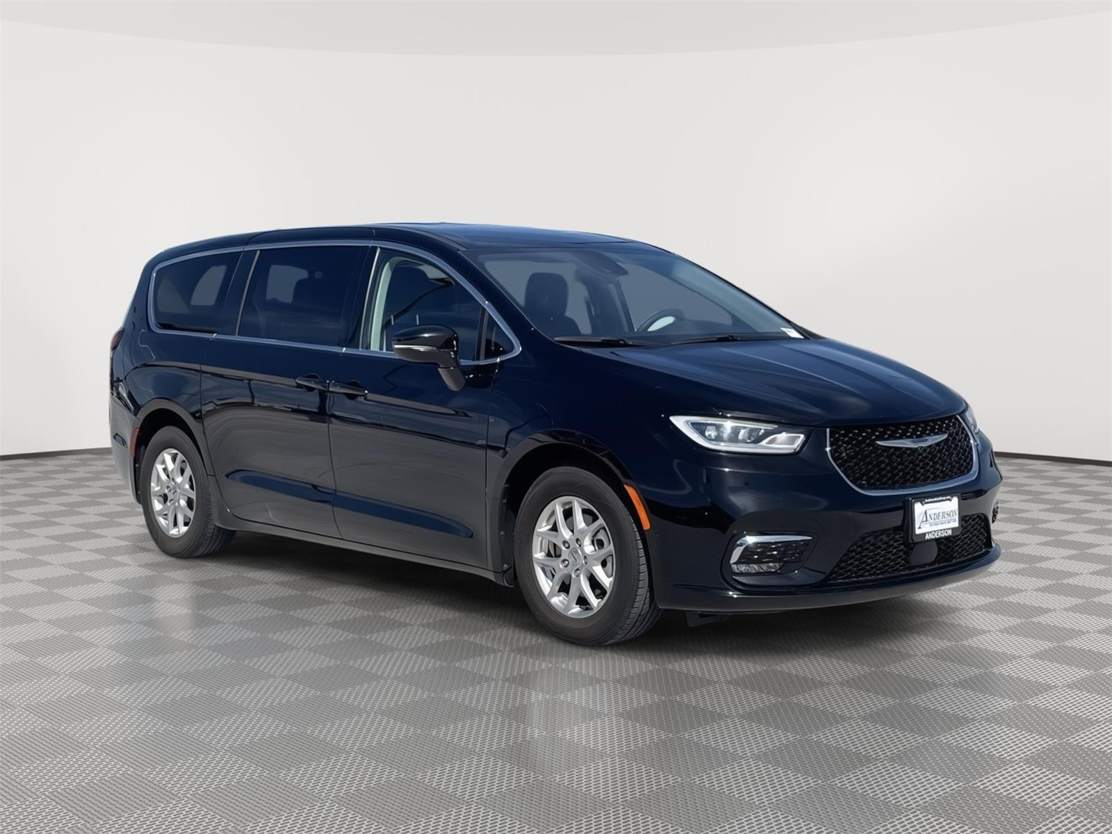 Used 2024 Chrysler Pacifica for sale in Grand Island NE