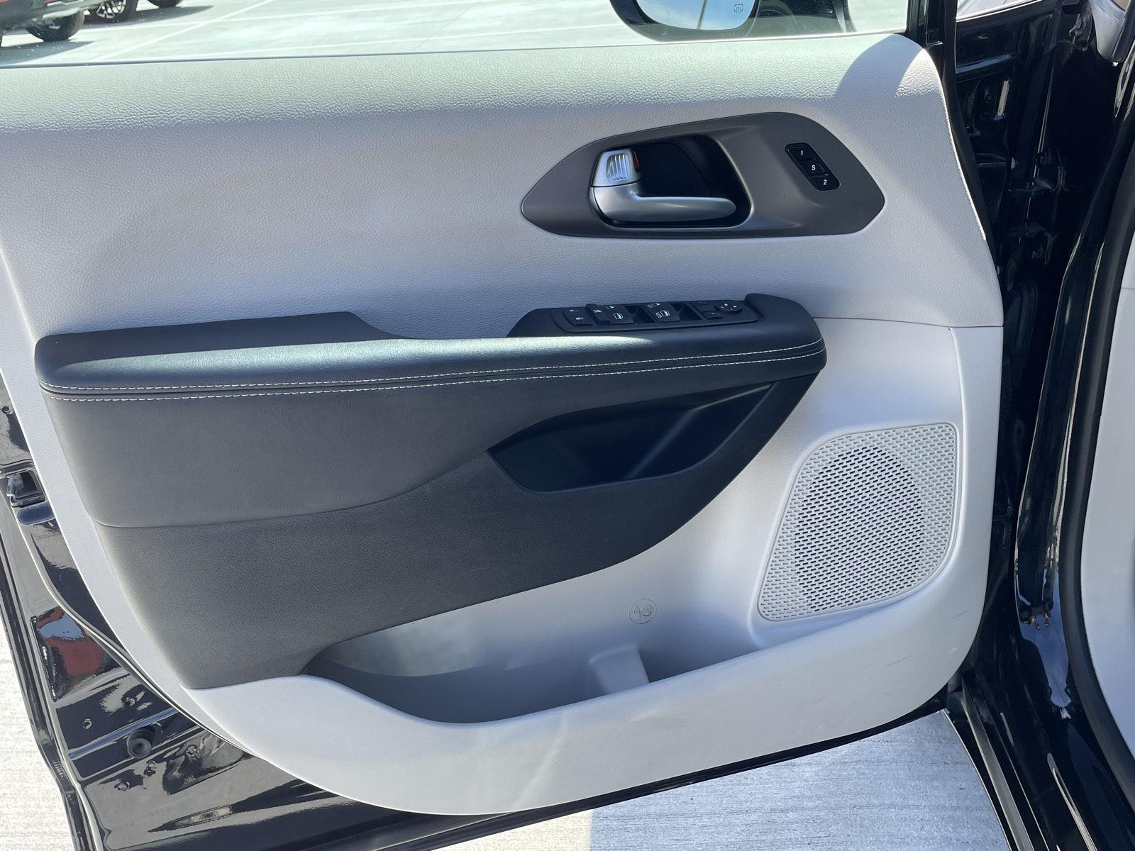 Used 2024 Chrysler Pacifica for sale in Grand Island NE