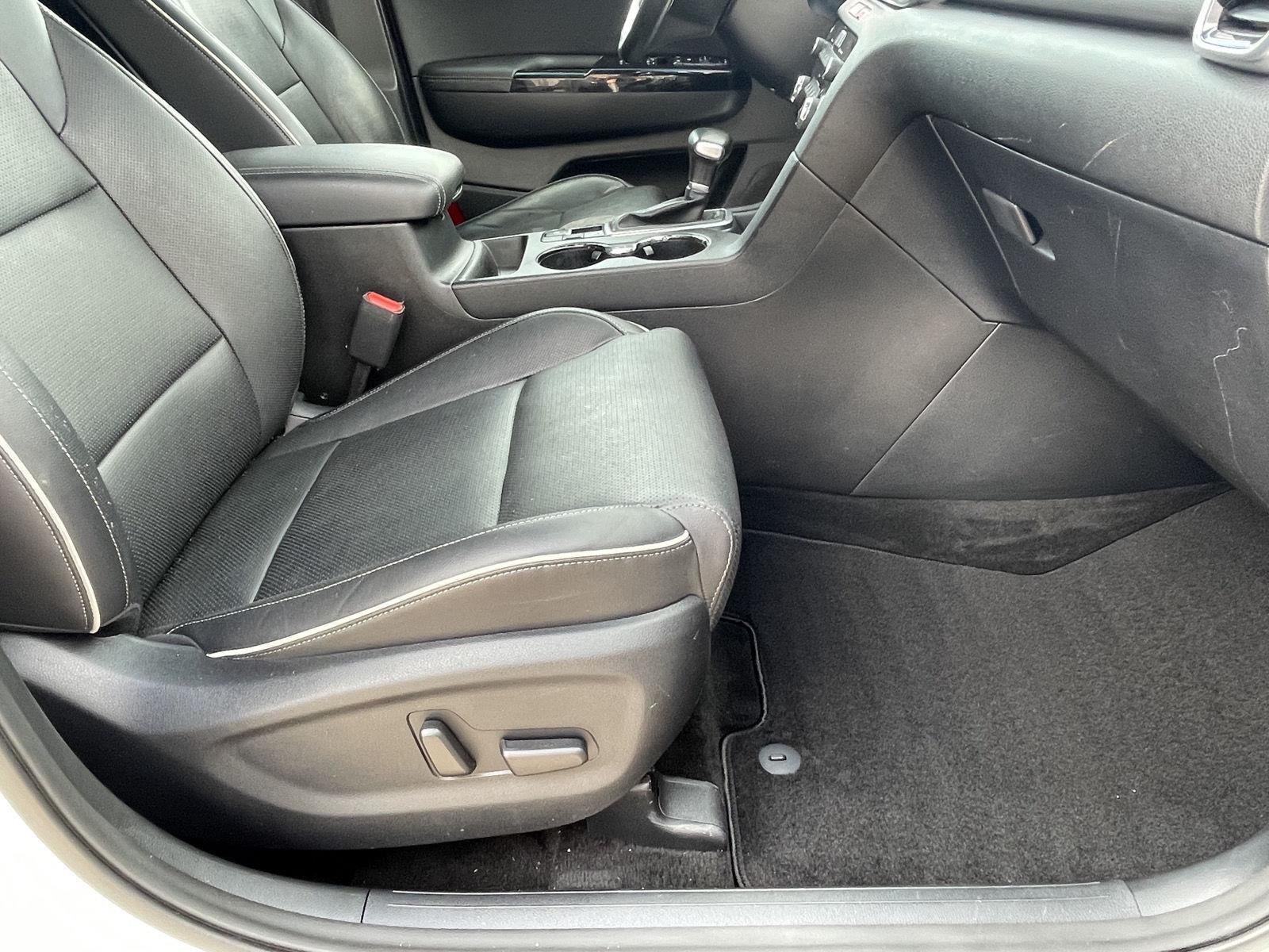 Vehicle photo 19