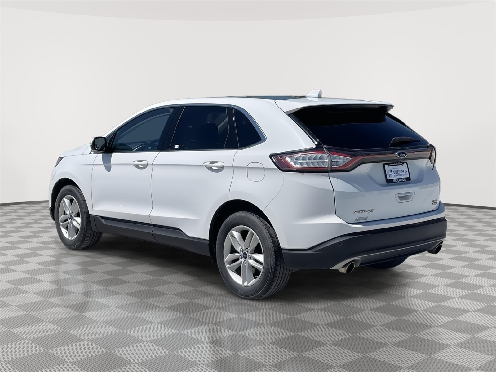 Vehicle photo 4