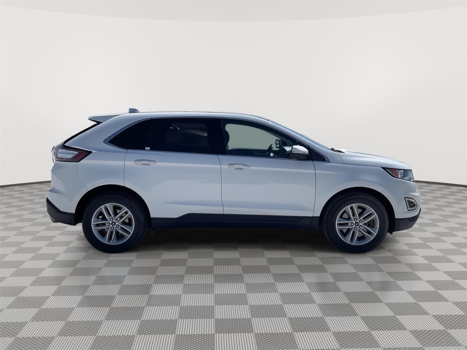 Vehicle photo 7