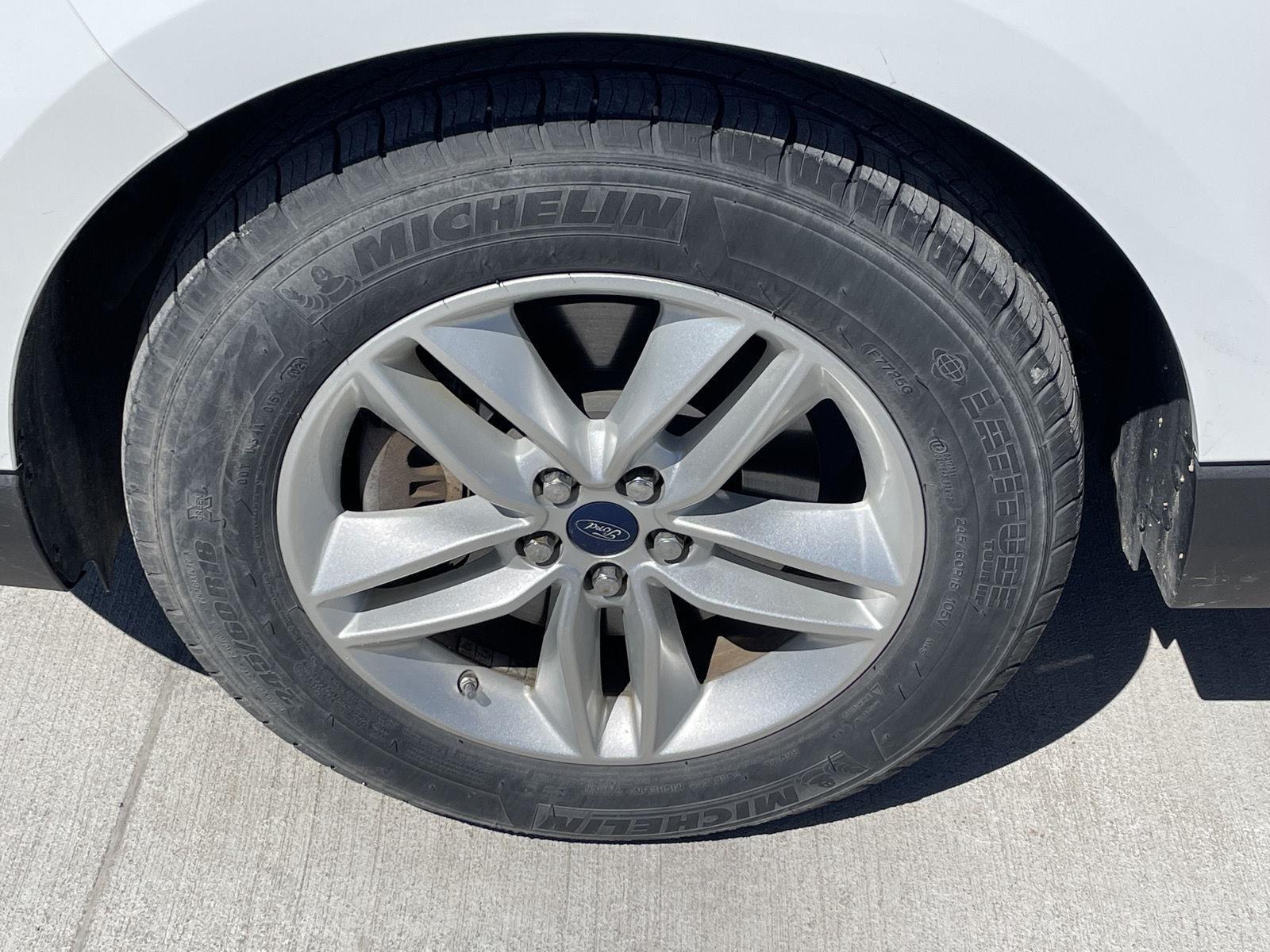 Vehicle photo 10