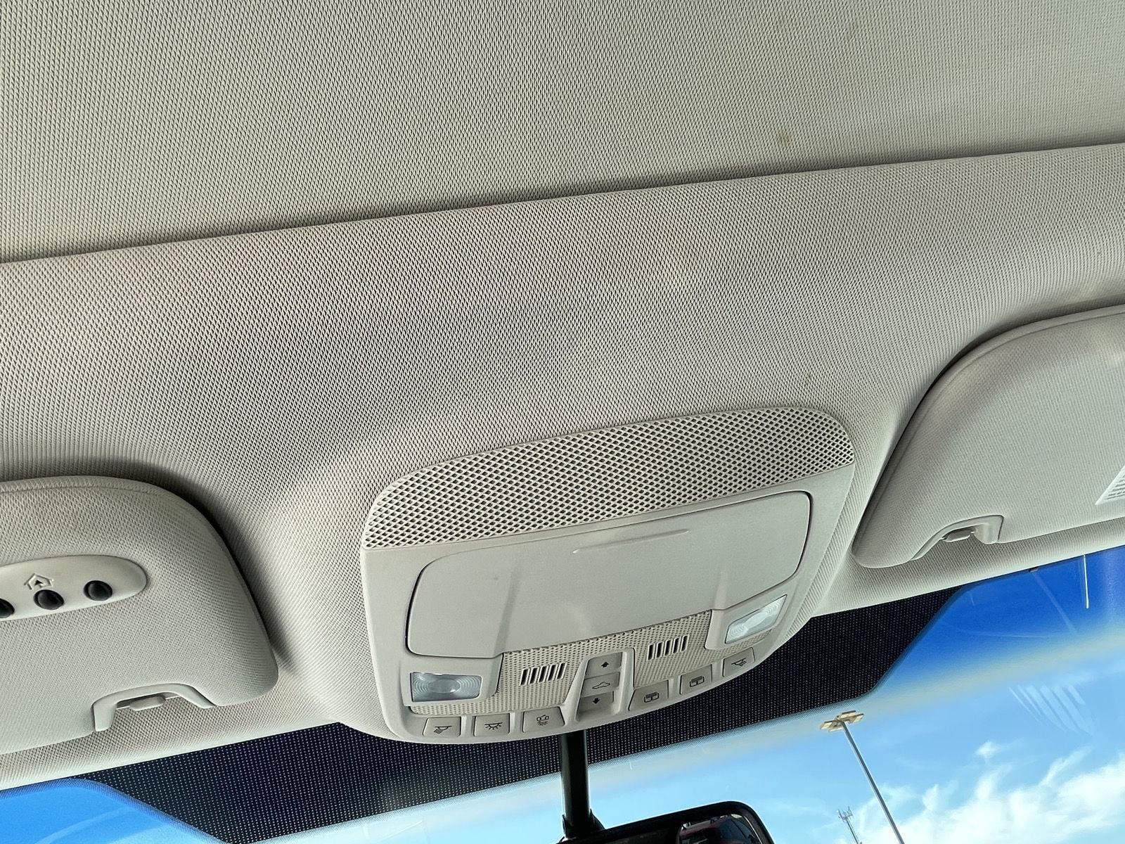 Vehicle photo 17