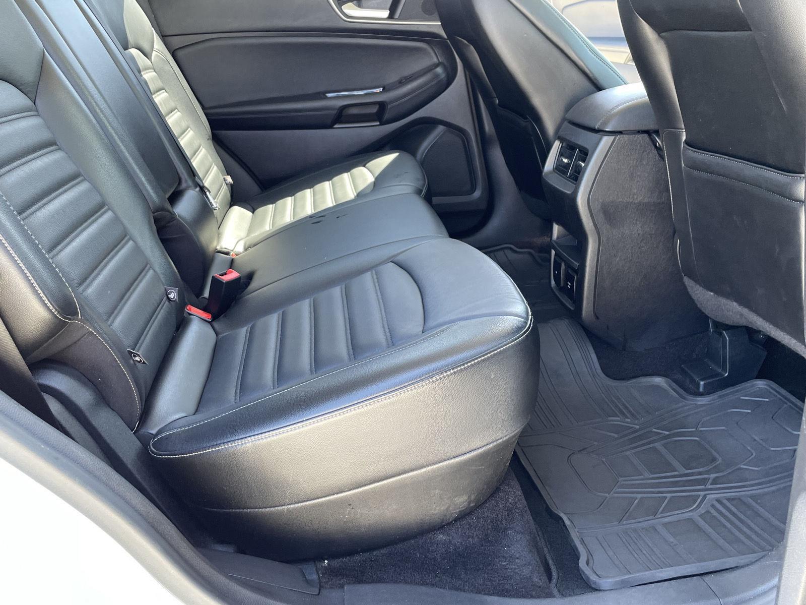 Vehicle photo 19