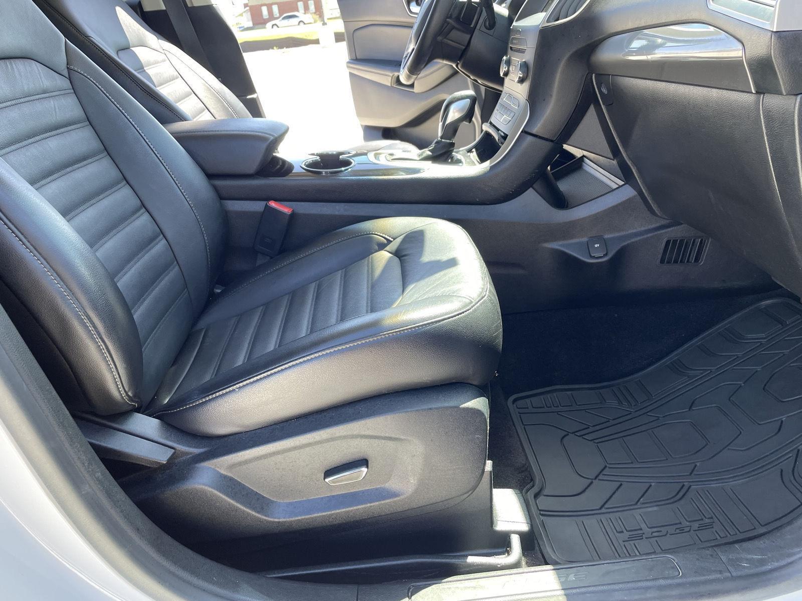 Vehicle photo 21