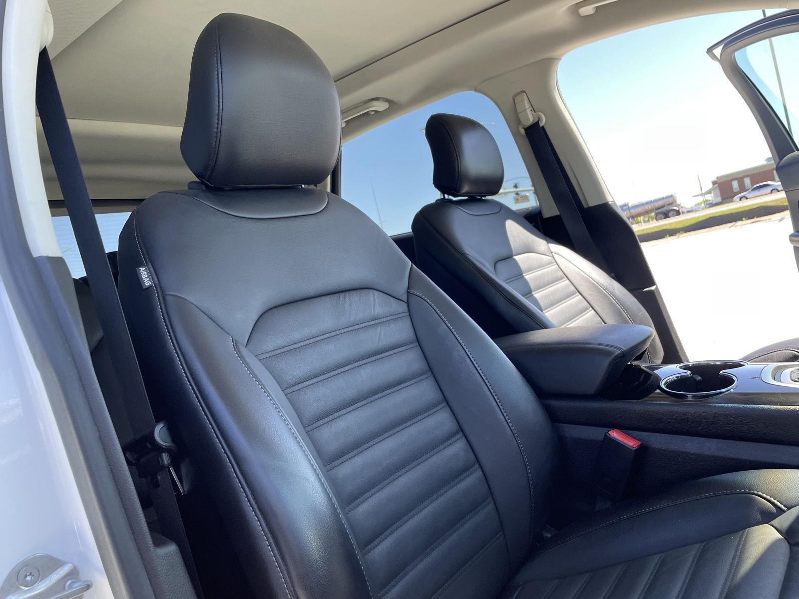 Vehicle photo 22