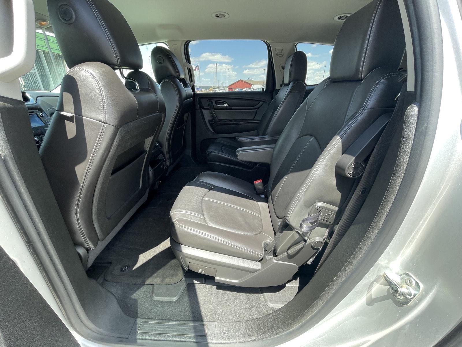 Vehicle photo 17