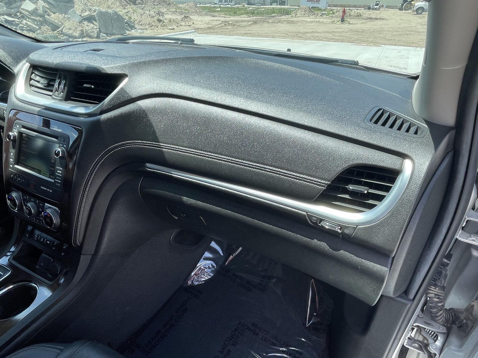 Vehicle photo 23