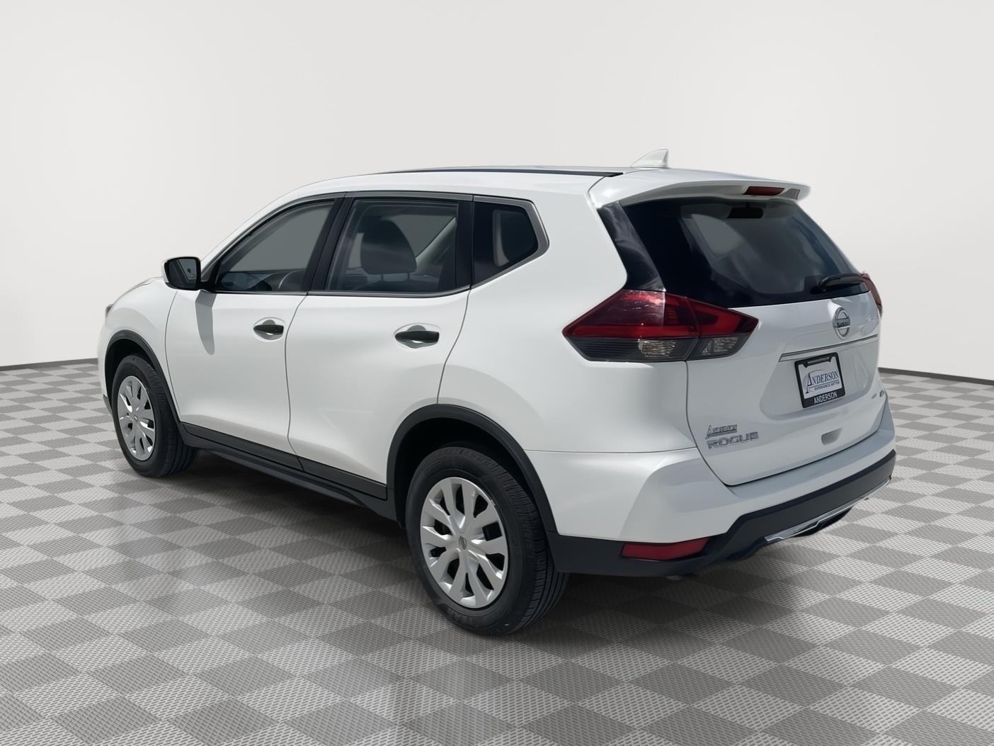 Vehicle photo 4