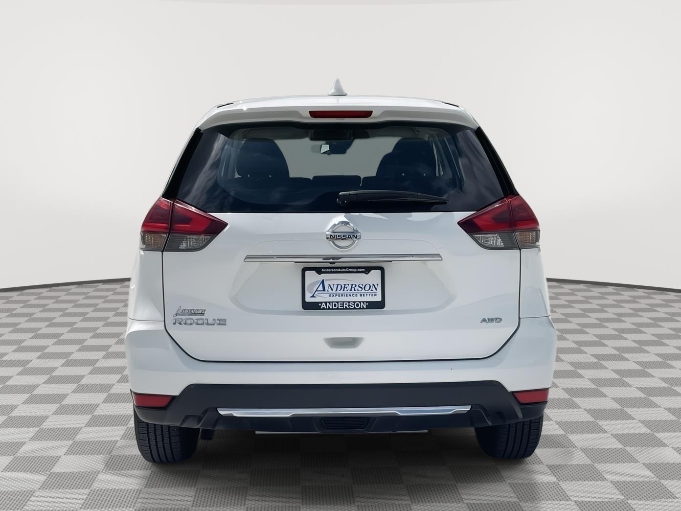 Vehicle photo 5