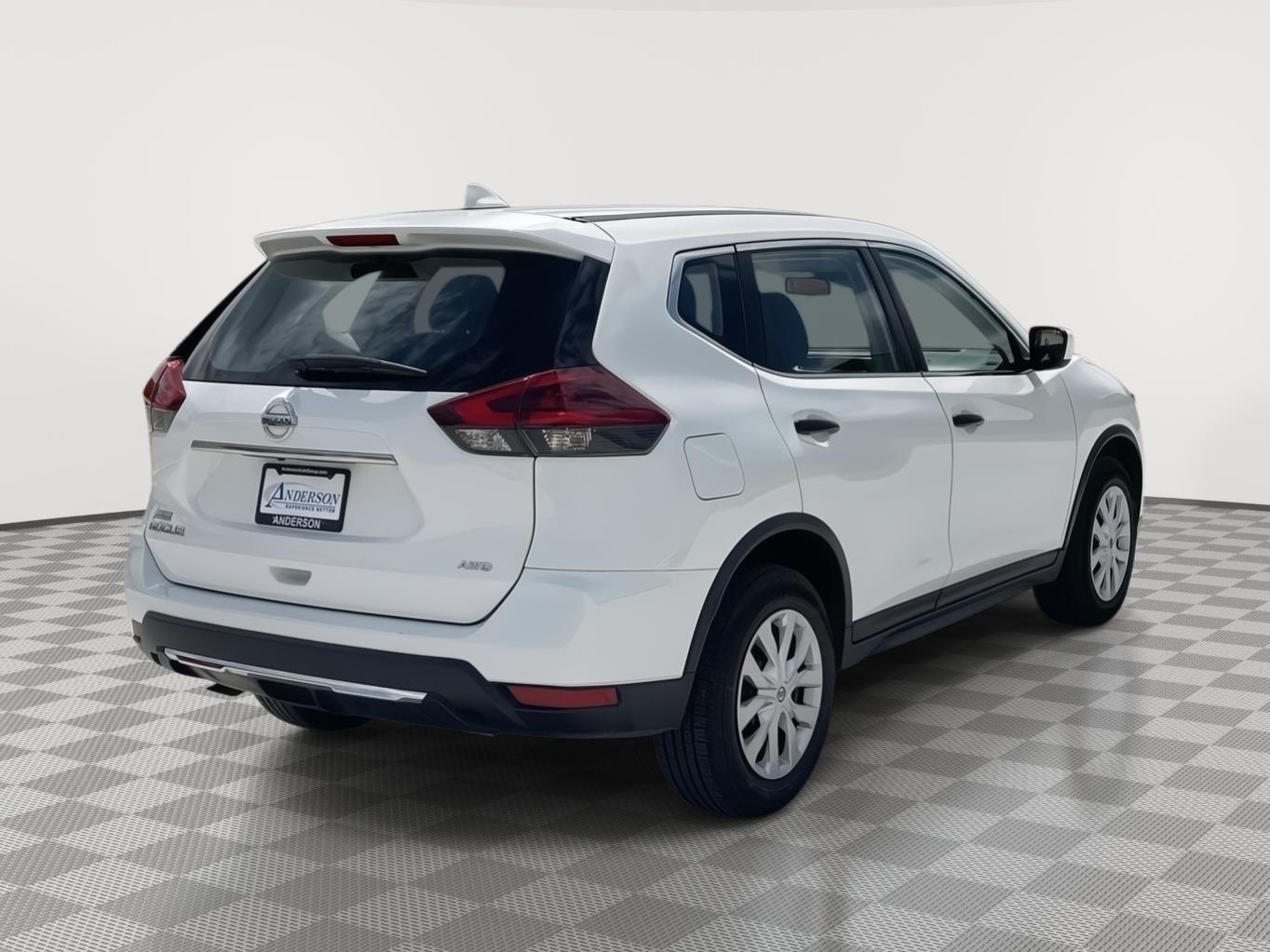 Vehicle photo 6