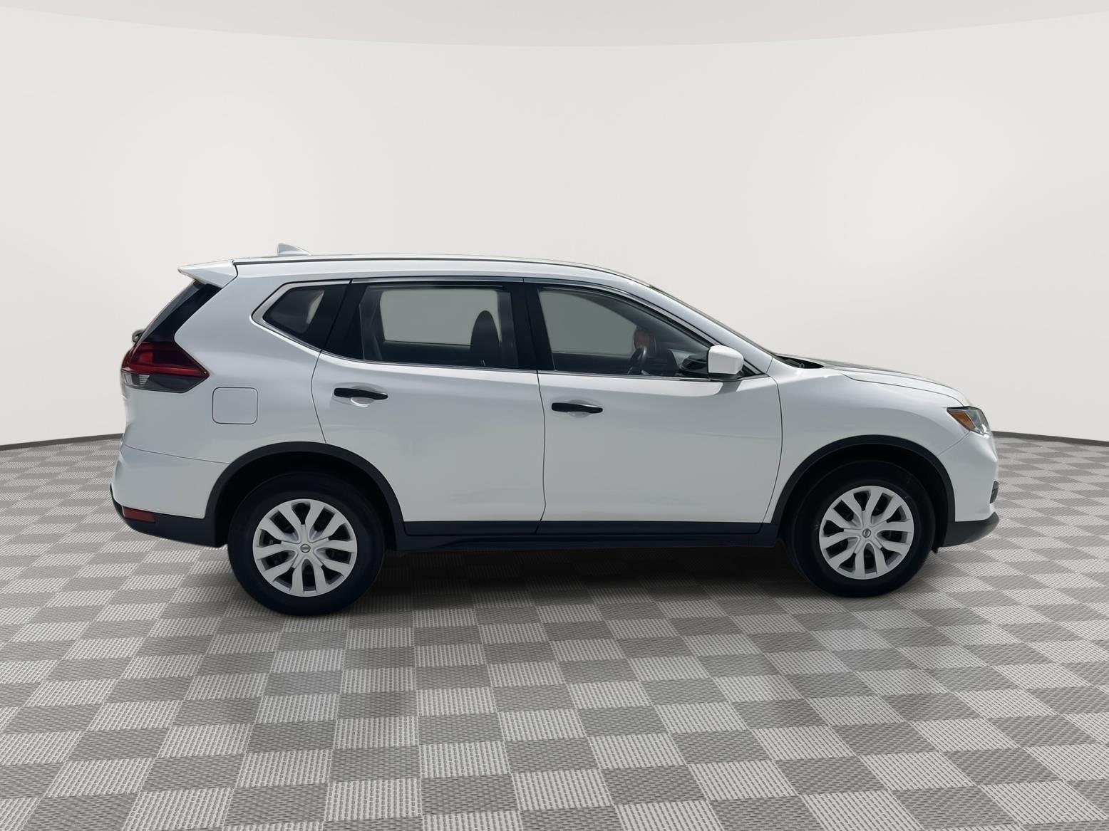 Vehicle photo 7